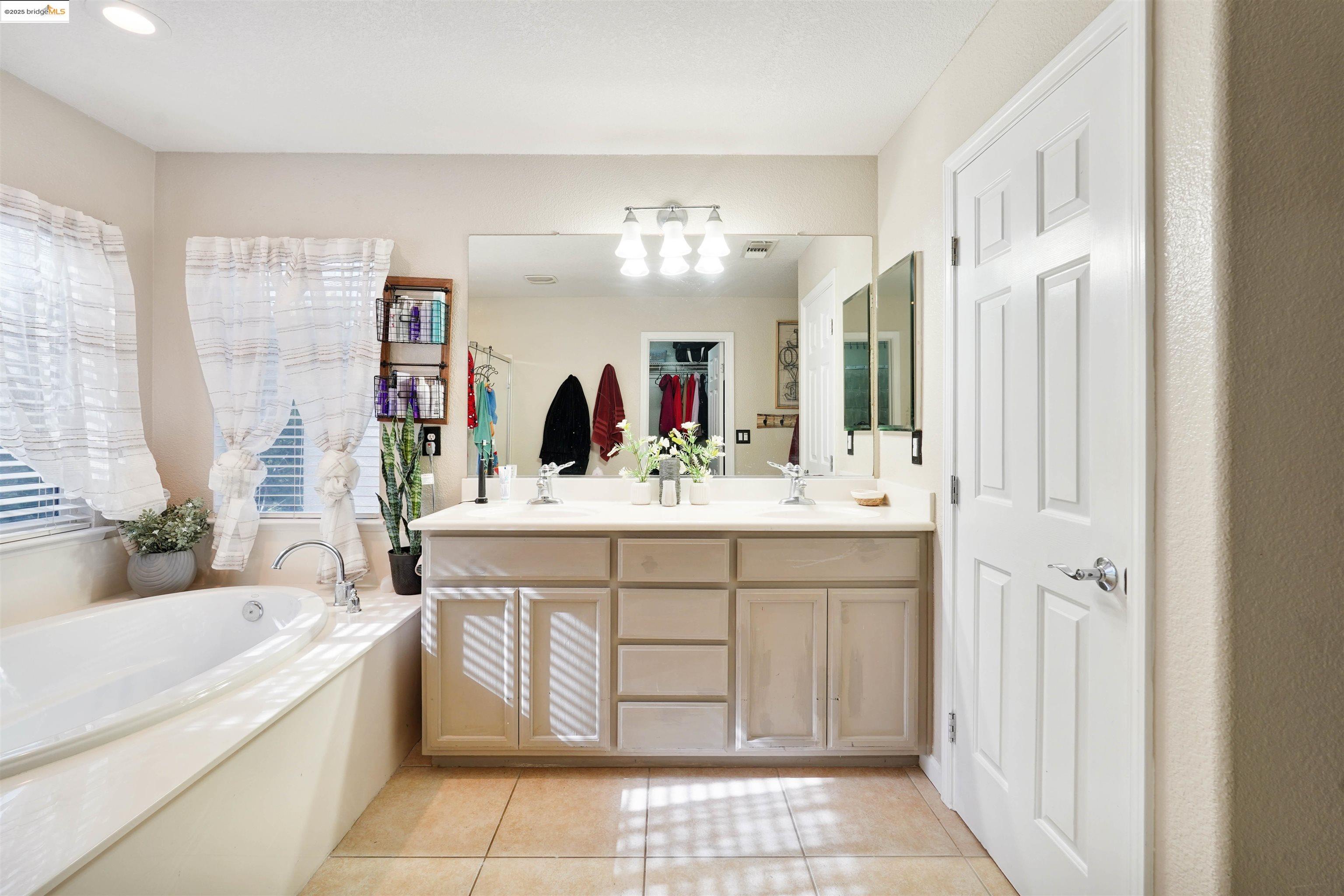 Detail Gallery Image 28 of 47 For 1410 Valley Glen Dr, Dixon,  CA 95620 - 4 Beds | 2/1 Baths