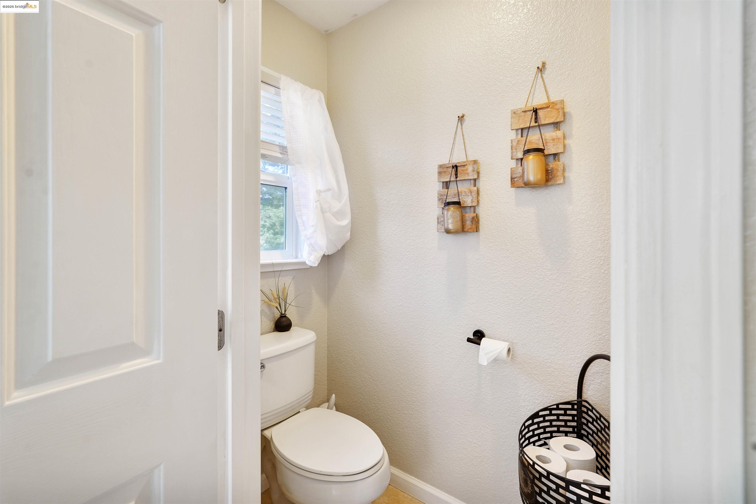 Detail Gallery Image 29 of 47 For 1410 Valley Glen Dr, Dixon,  CA 95620 - 4 Beds | 2/1 Baths