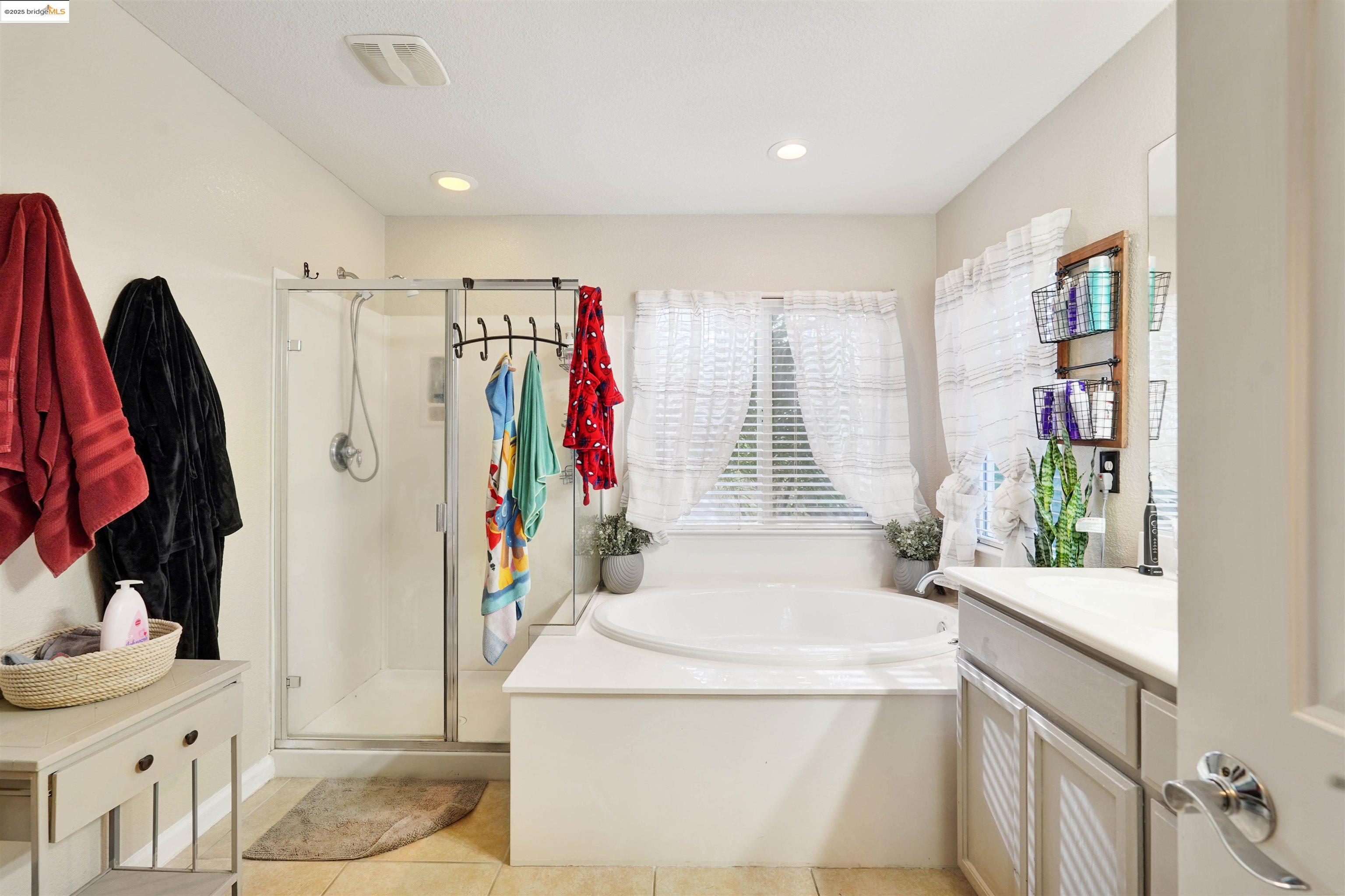 Detail Gallery Image 30 of 47 For 1410 Valley Glen Dr, Dixon,  CA 95620 - 4 Beds | 2/1 Baths