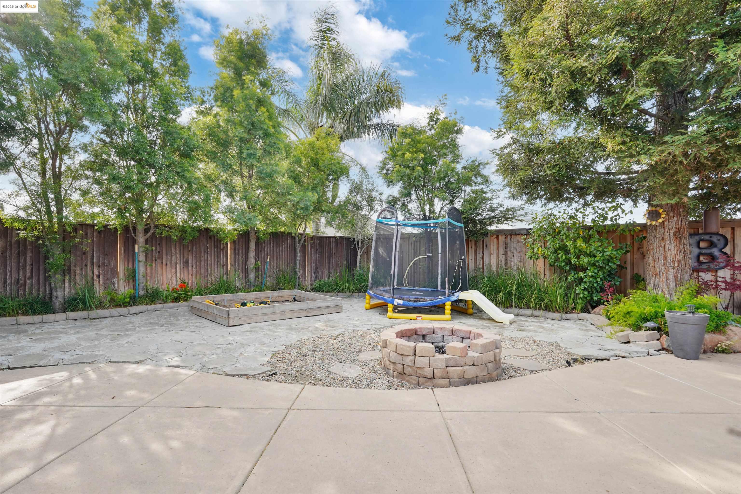 Detail Gallery Image 34 of 47 For 1410 Valley Glen Dr, Dixon,  CA 95620 - 4 Beds | 2/1 Baths