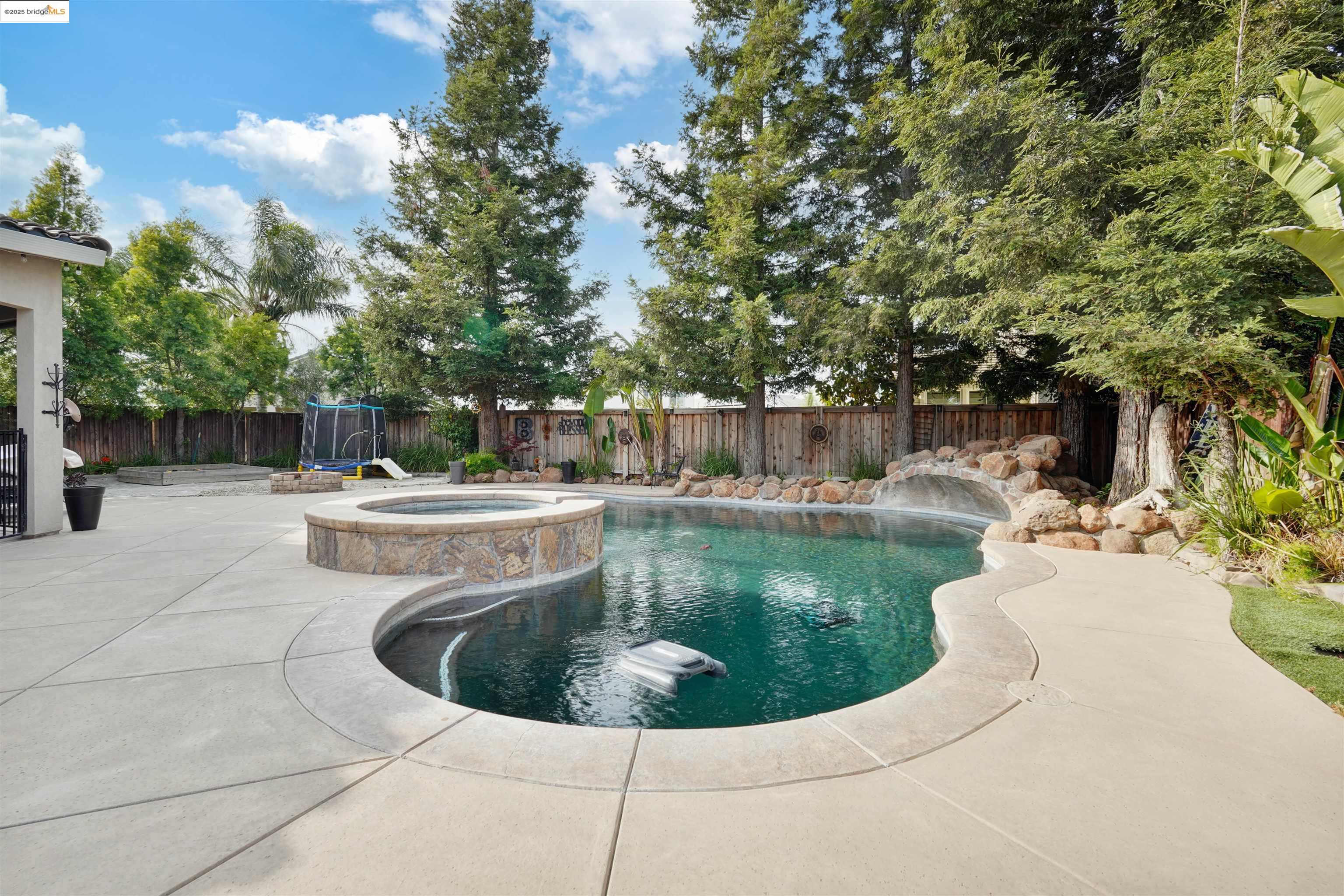 Detail Gallery Image 35 of 47 For 1410 Valley Glen Dr, Dixon,  CA 95620 - 4 Beds | 2/1 Baths