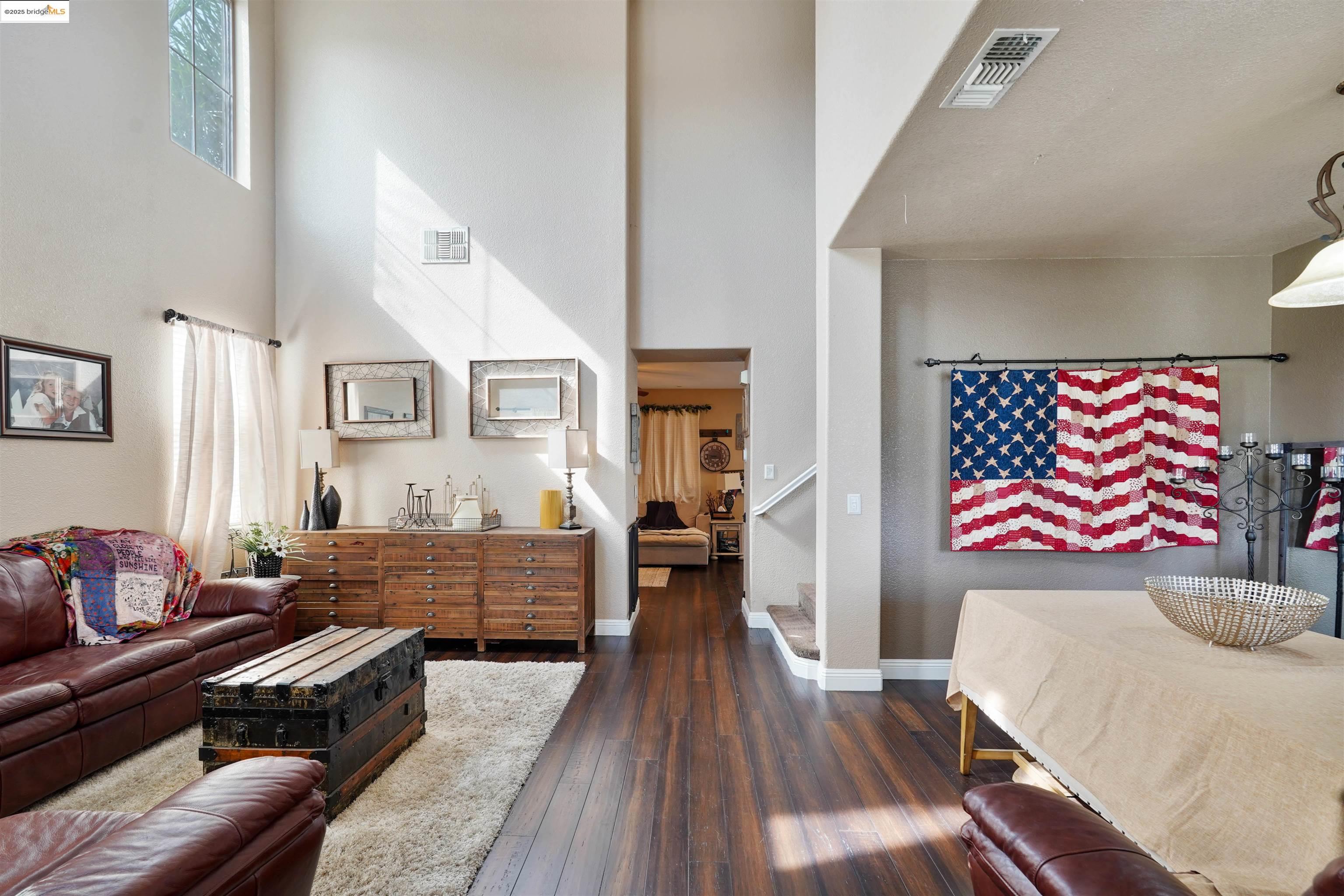 Detail Gallery Image 5 of 47 For 1410 Valley Glen Dr, Dixon,  CA 95620 - 4 Beds | 2/1 Baths