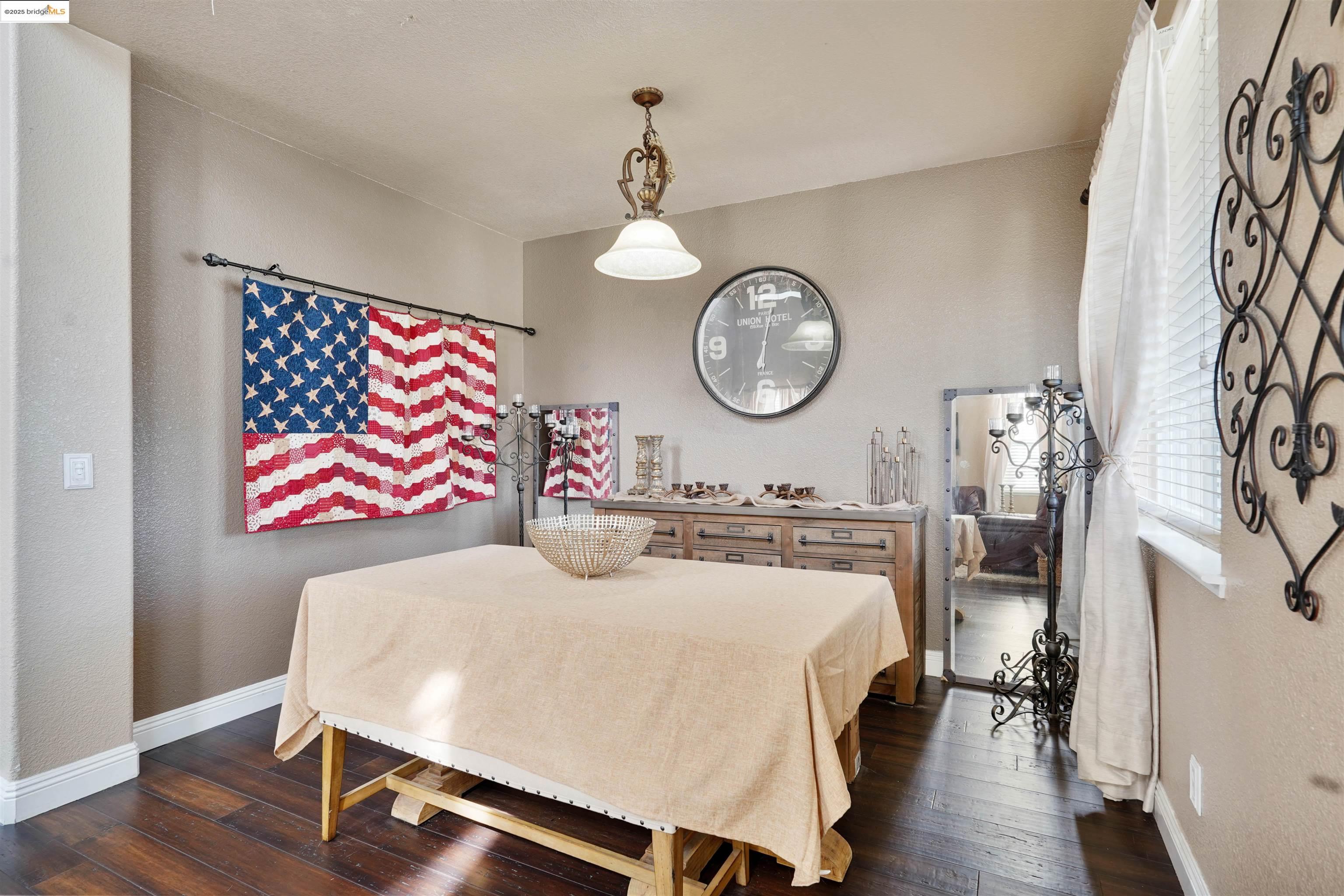 Detail Gallery Image 7 of 47 For 1410 Valley Glen Dr, Dixon,  CA 95620 - 4 Beds | 2/1 Baths