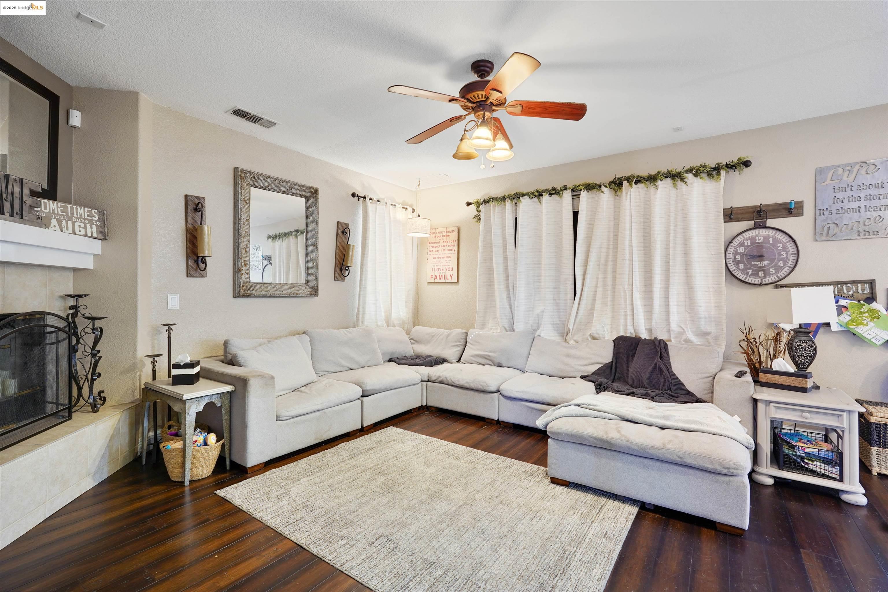 Detail Gallery Image 8 of 47 For 1410 Valley Glen Dr, Dixon,  CA 95620 - 4 Beds | 2/1 Baths