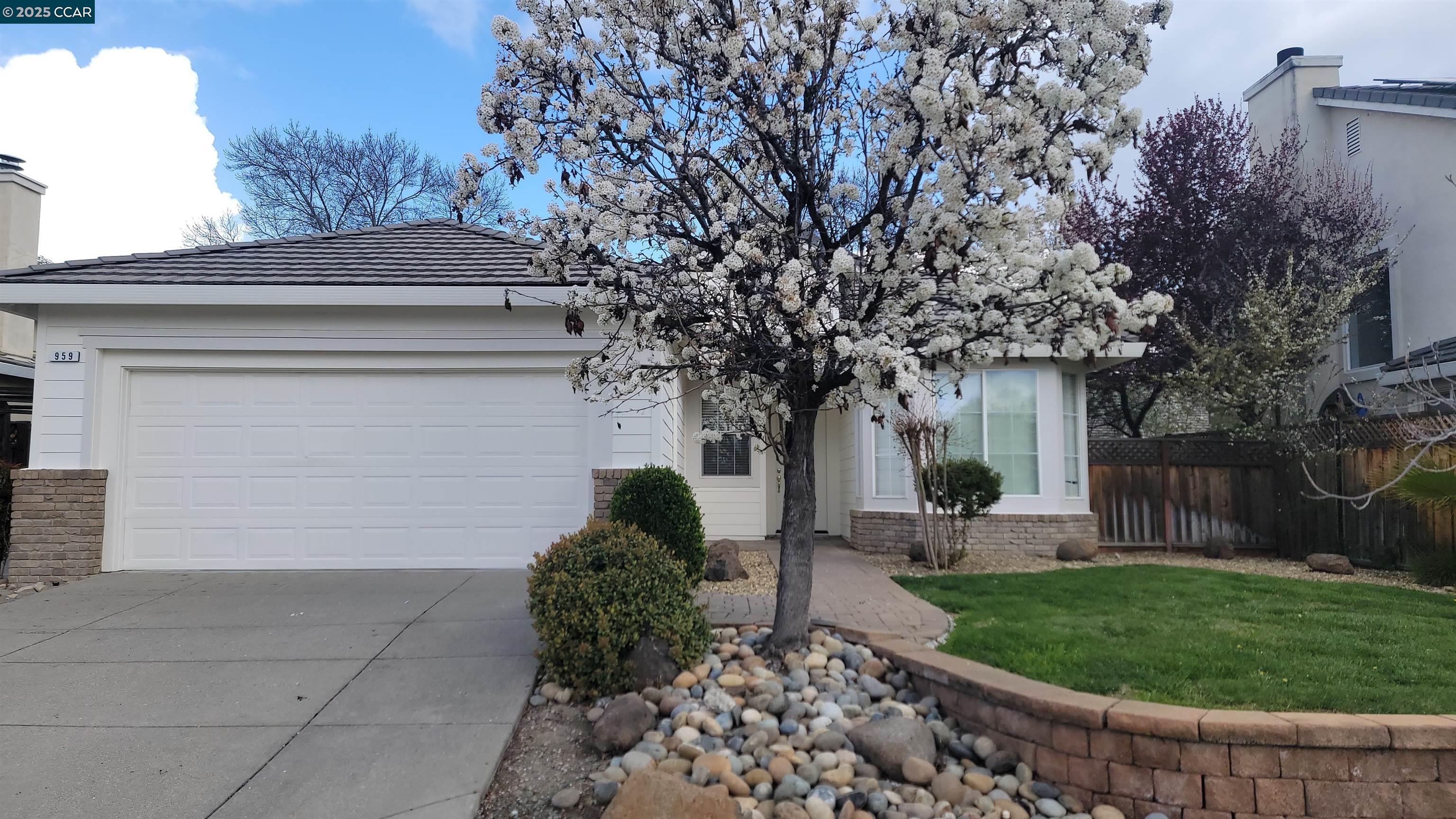 Detail Gallery Image 1 of 1 For 959 Country Glen Ln, Brentwood,  CA 94513 - 3 Beds | 2 Baths