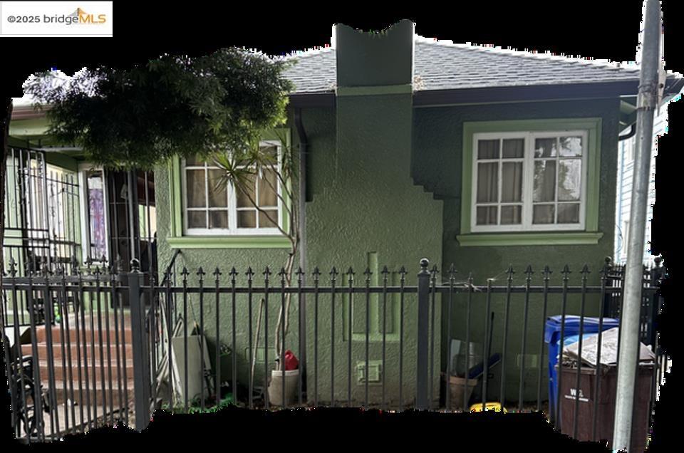 Detail Gallery Image 1 of 1 For 1360 99th Avenue, Oakland,  CA 94603-2522 - 2 Beds | 1 Baths