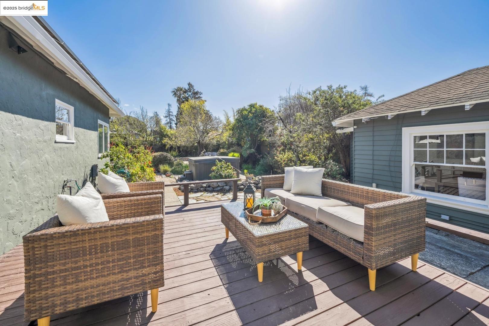1323 Peralta Ave