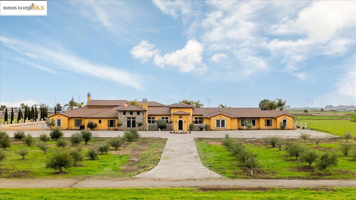 Detail Gallery Image 4 of 60 For 3600 Byer Rd, Byron,  CA 94514 - 5 Beds | 6/2 Baths