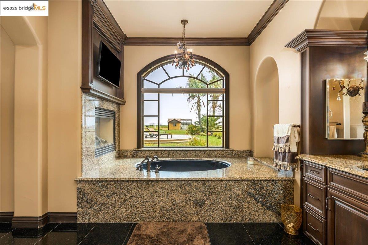 Detail Gallery Image 41 of 60 For 3600 Byer Rd, Byron,  CA 94514 - 5 Beds | 6/2 Baths