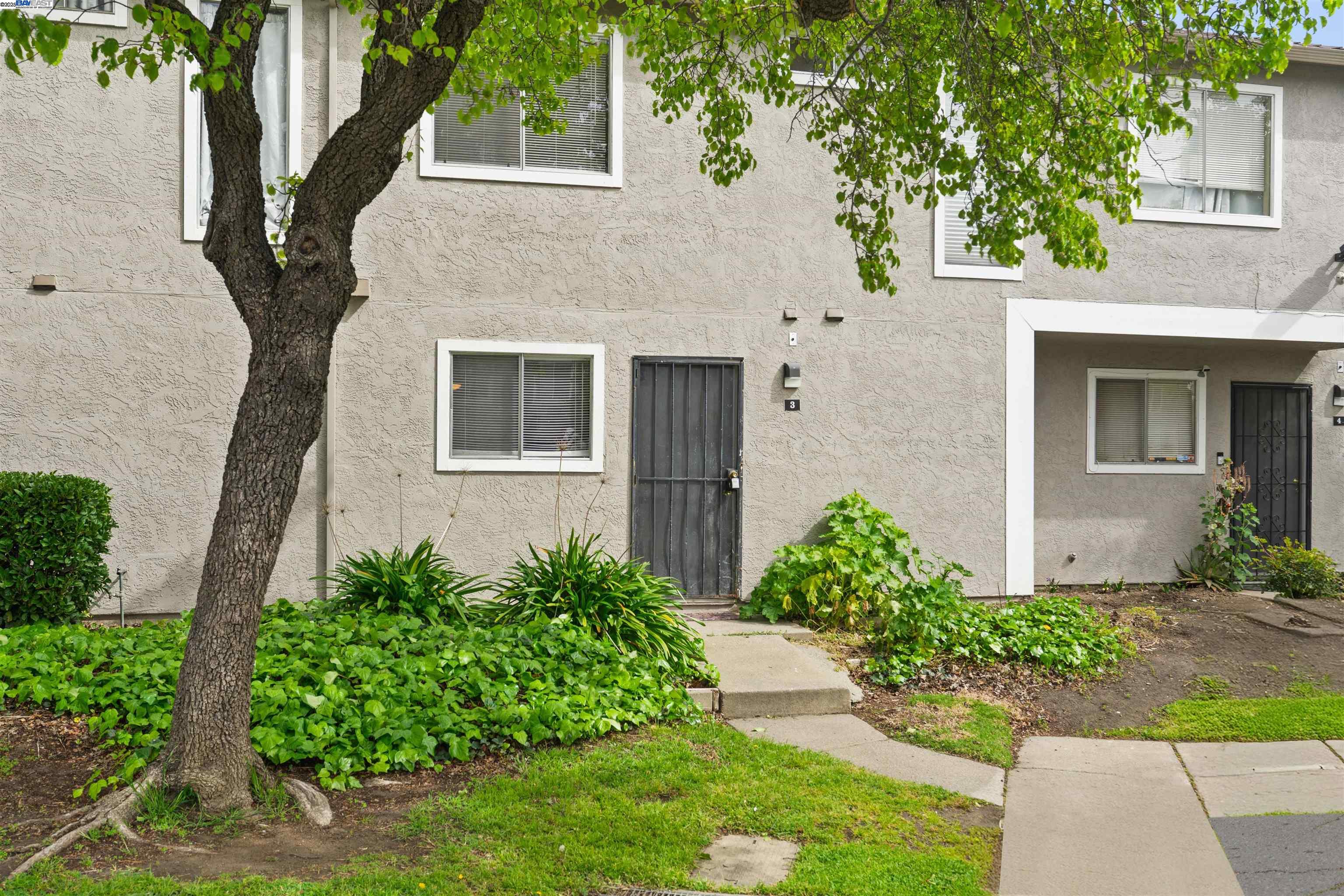 Detail Gallery Image 1 of 1 For 1970 Grande Cir #3,  Fairfield,  CA 94533 - 3 Beds | 1/1 Baths