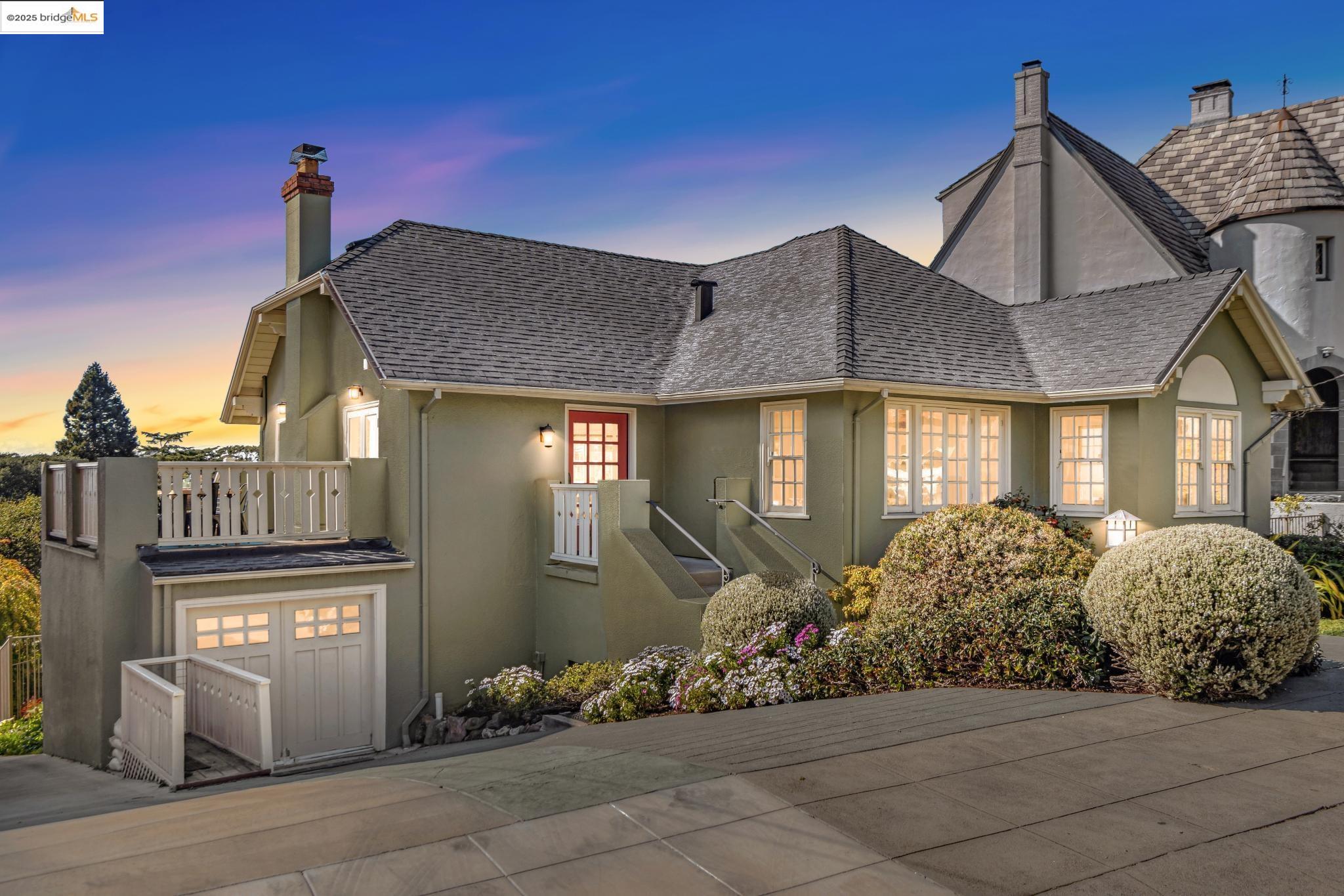 Detail Gallery Image 1 of 1 For 806 Contra Costa Avenue, Berkeley,  CA 94707-1920 - 4 Beds | 3/1 Baths