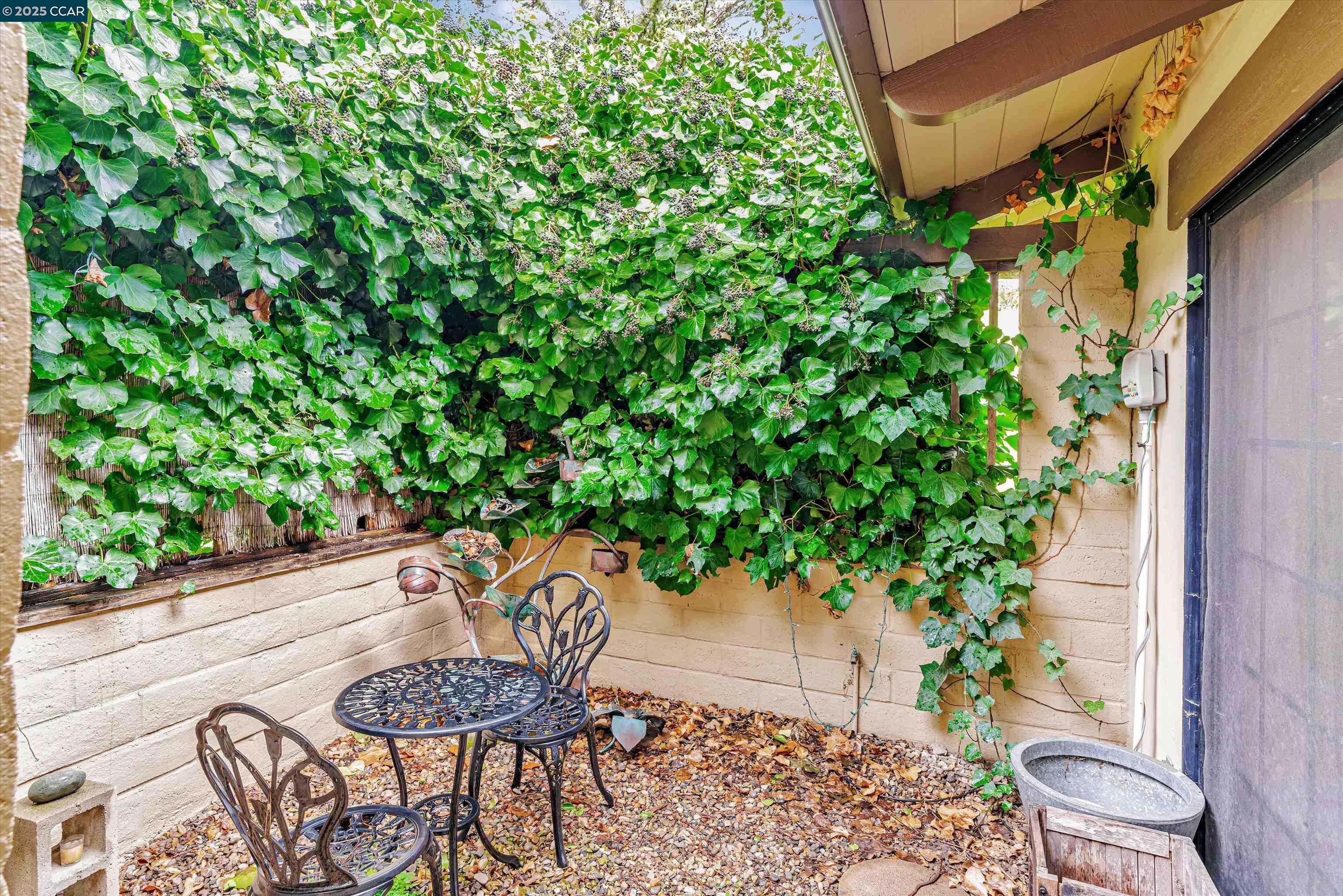 Detail Gallery Image 3 of 48 For 23725 Determine Ln, Monterey,  CA 93940 - 3 Beds | 2 Baths