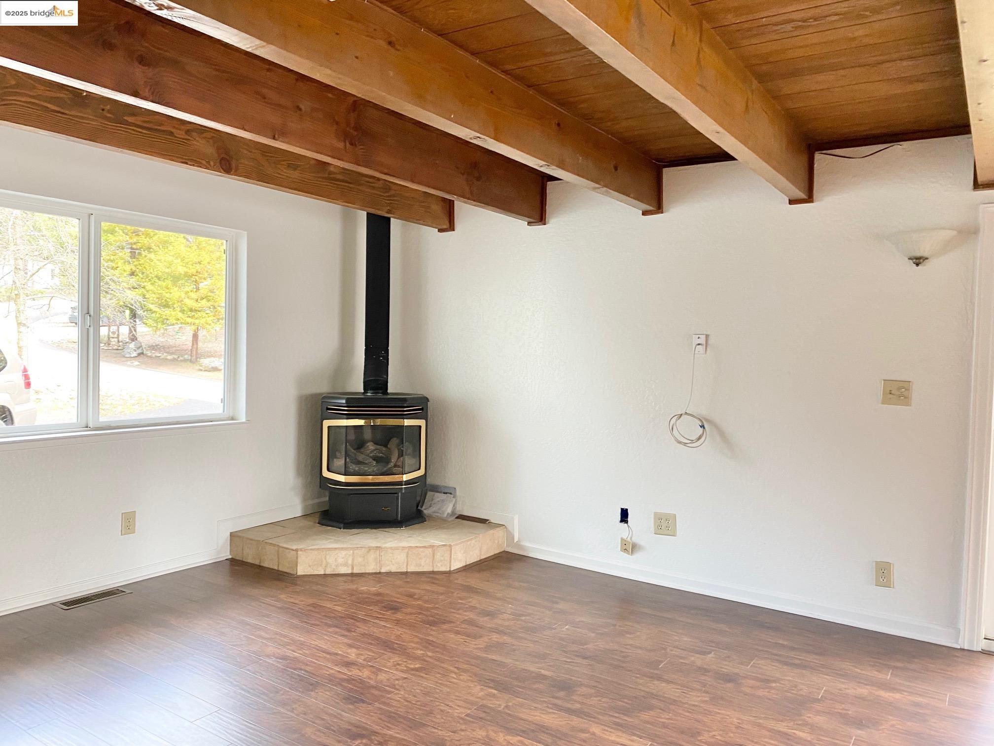 Detail Gallery Image 3 of 54 For 19440 Chaffee Circle, Groveland,  CA 95321-9305 - 4 Beds | 2/1 Baths