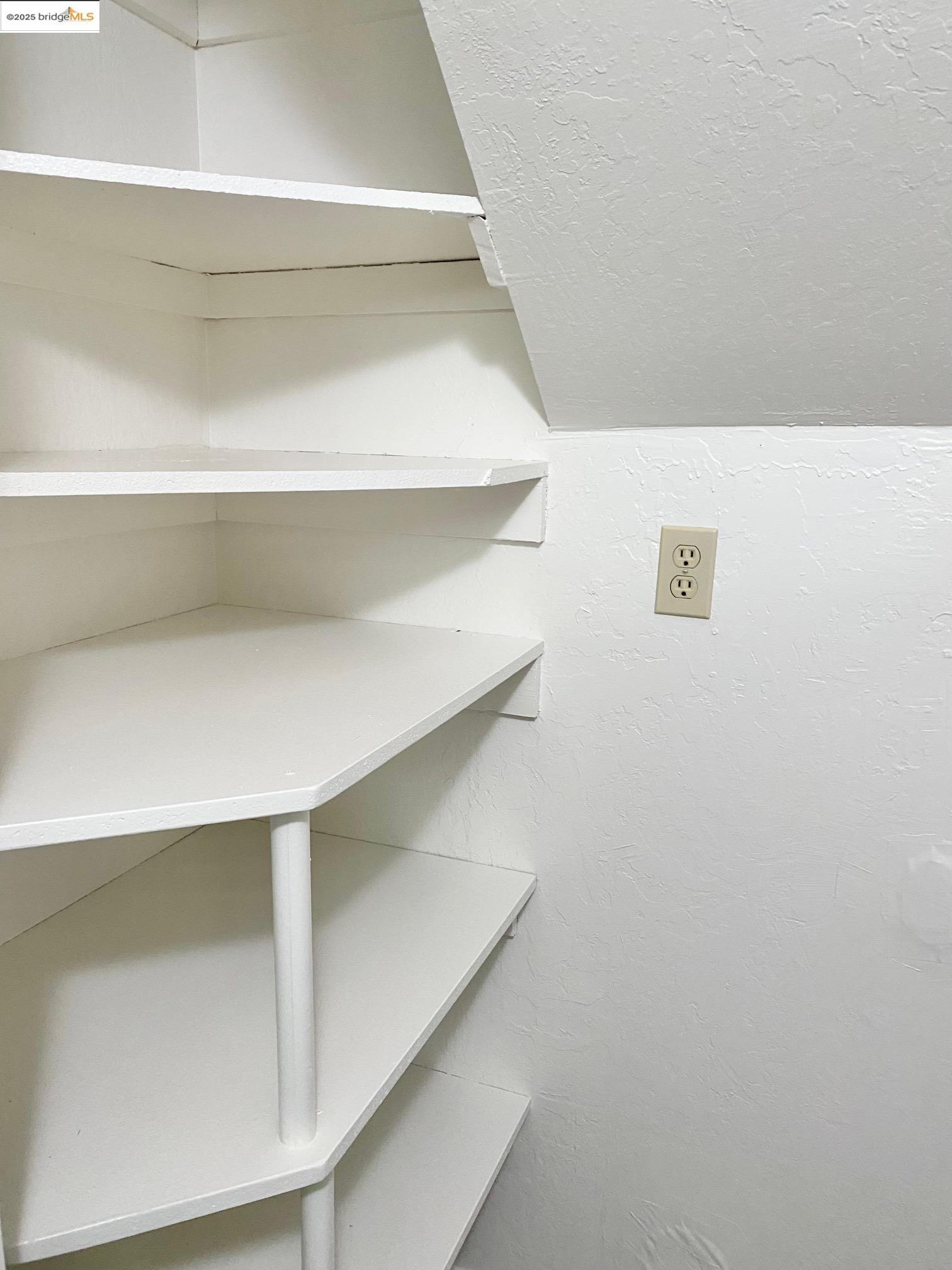 Detail Gallery Image 7 of 54 For 19440 Chaffee Circle, Groveland,  CA 95321-9305 - 4 Beds | 2/1 Baths