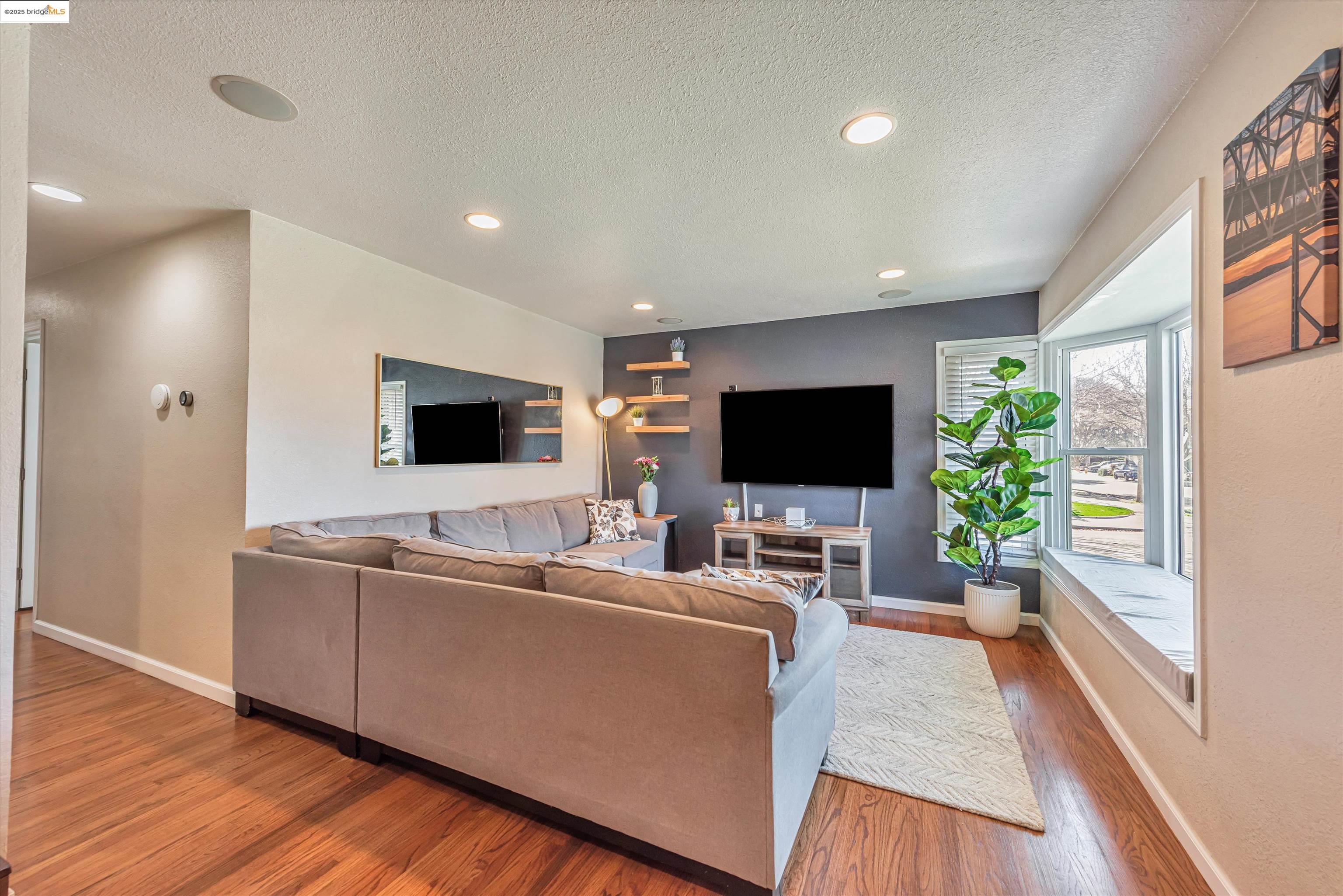 property-img
