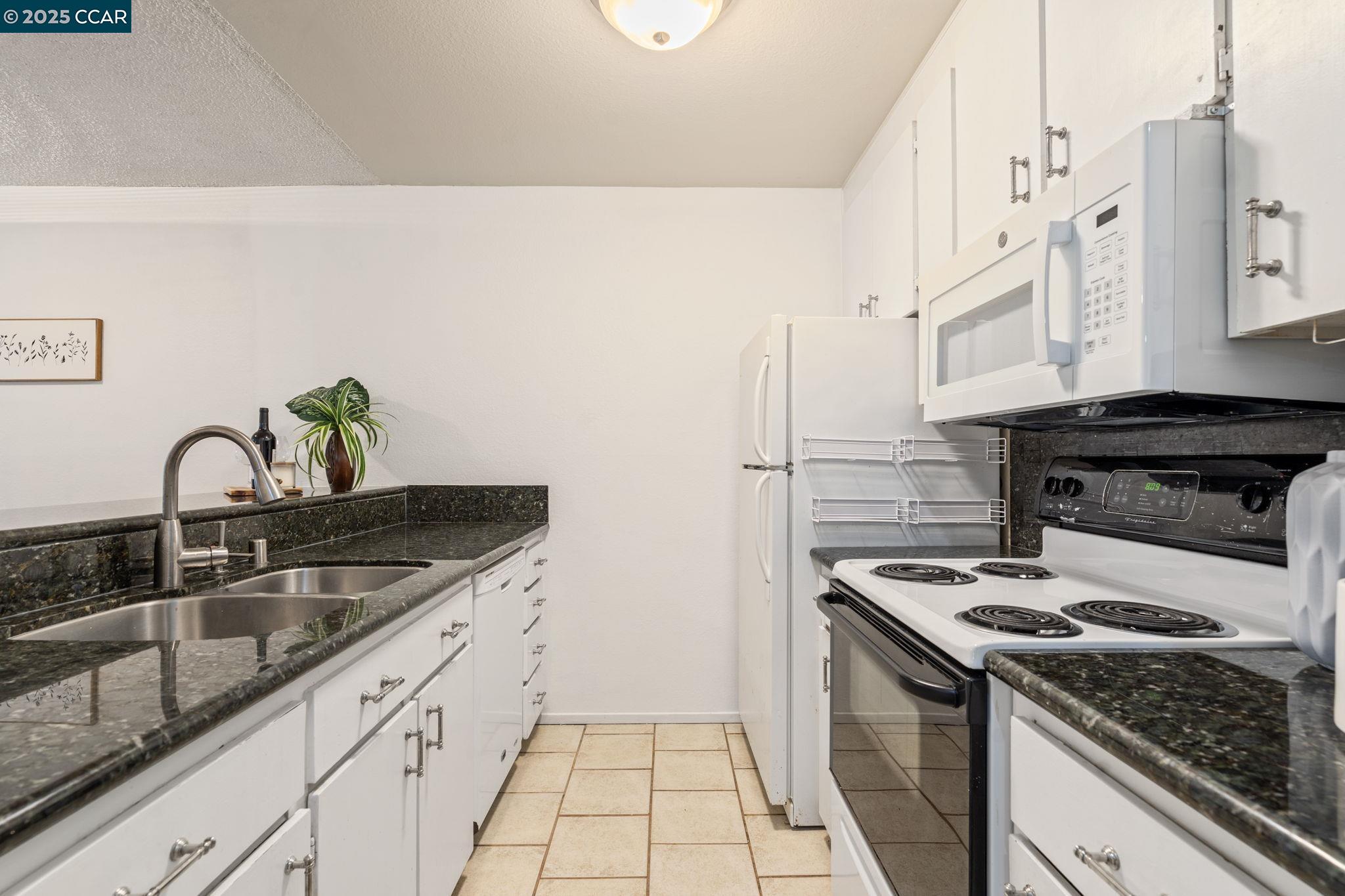 Detail Gallery Image 15 of 27 For 4108 Shelter Creek Ln, San Bruno,  CA 94066 - 1 Beds | 1 Baths