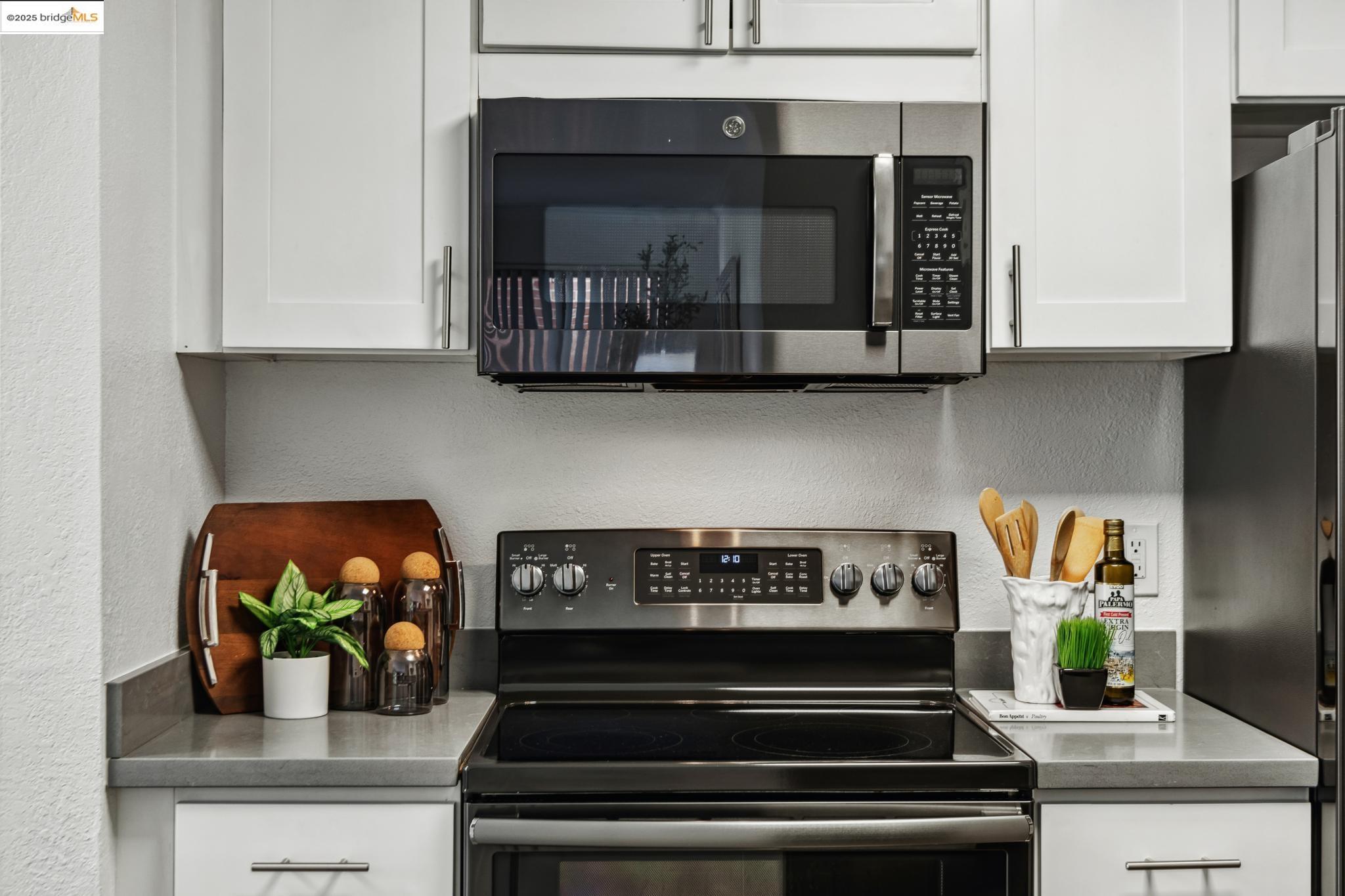 66 Fairmount Ave # 319, Oakland, California 94611, 2 Bedrooms Bedrooms, 4 Rooms Rooms,2 BathroomsBathrooms,Residential,For Sale,66 Fairmount Ave # 319,41089887