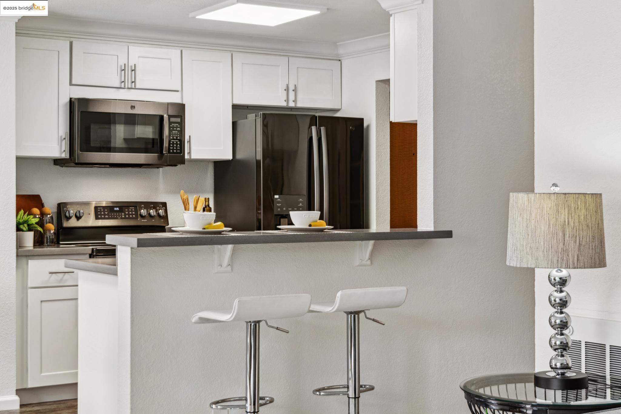 66 Fairmount Ave # 319, Oakland, California 94611, 2 Bedrooms Bedrooms, 4 Rooms Rooms,2 BathroomsBathrooms,Residential,For Sale,66 Fairmount Ave # 319,41089887