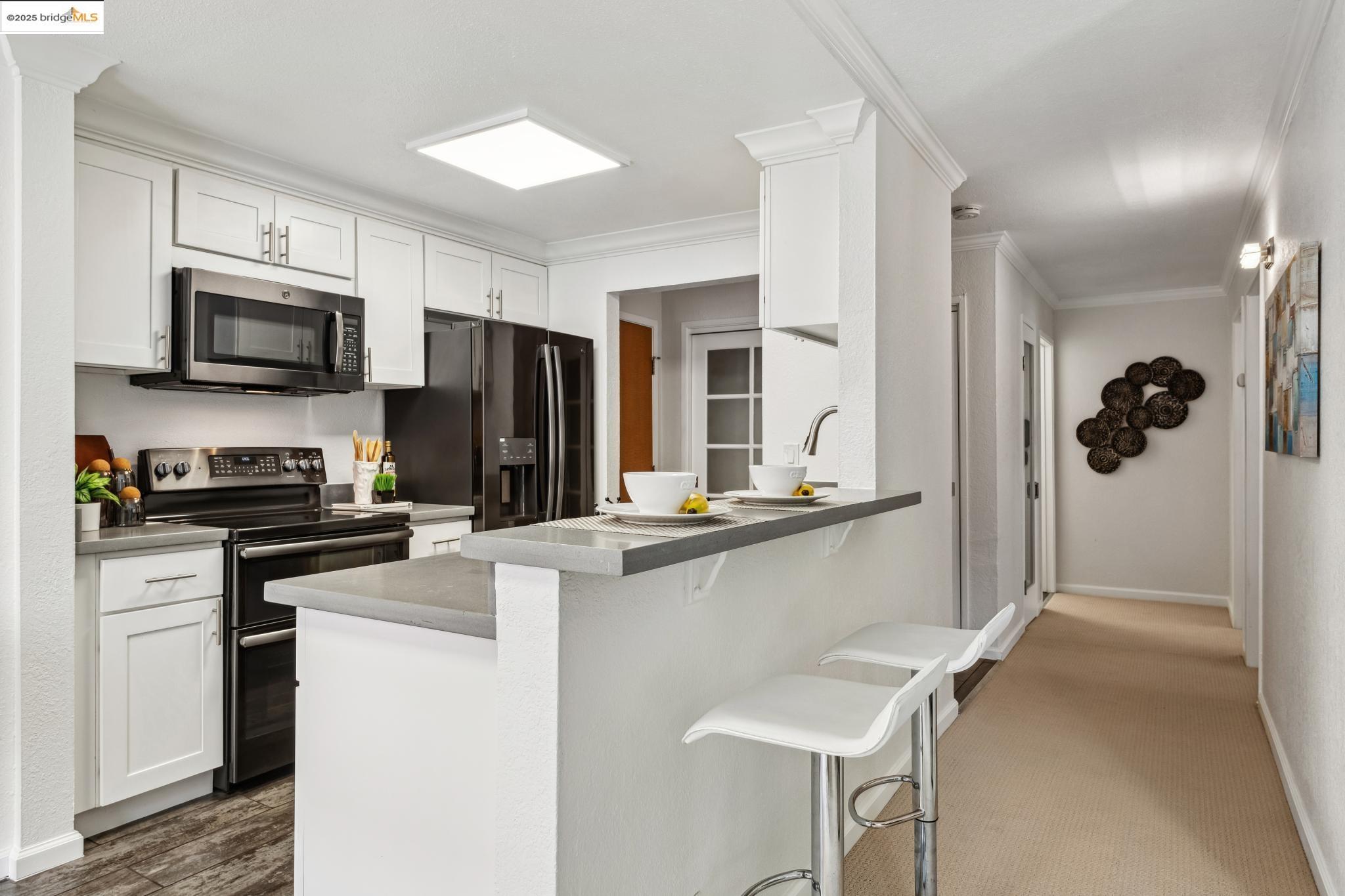 66 Fairmount Ave # 319, Oakland, California 94611, 2 Bedrooms Bedrooms, 4 Rooms Rooms,2 BathroomsBathrooms,Residential,For Sale,66 Fairmount Ave # 319,41089887