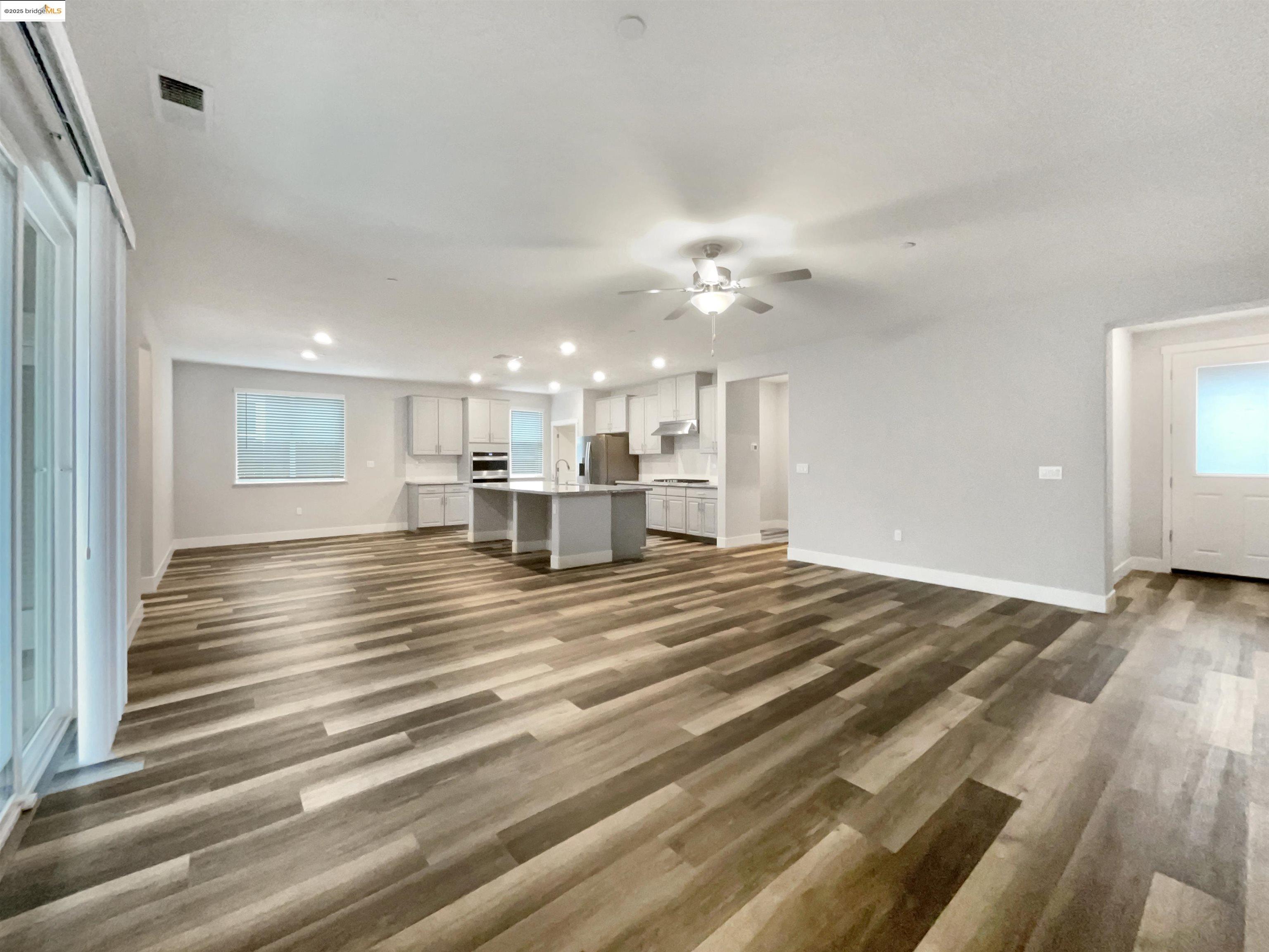 Detail Gallery Image 18 of 43 For 2066 Espana Ln, Rio Vista,  CA 94571 - 3 Beds | 3 Baths