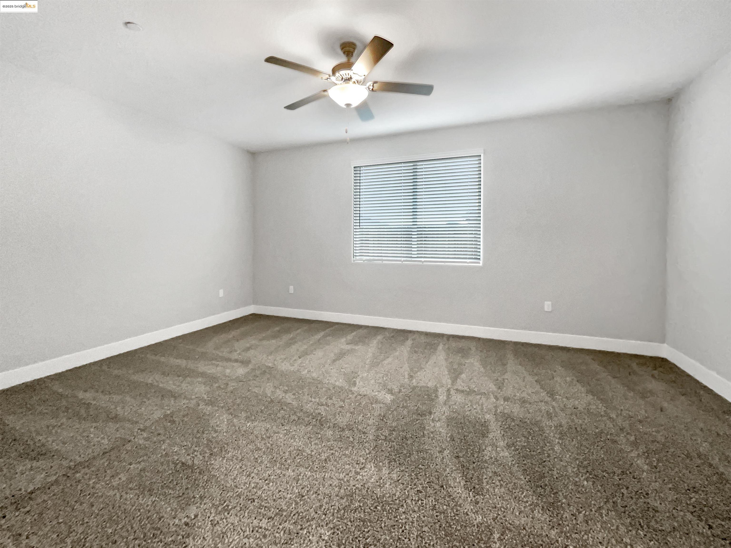 Detail Gallery Image 5 of 43 For 2066 Espana Ln, Rio Vista,  CA 94571 - 3 Beds | 3 Baths