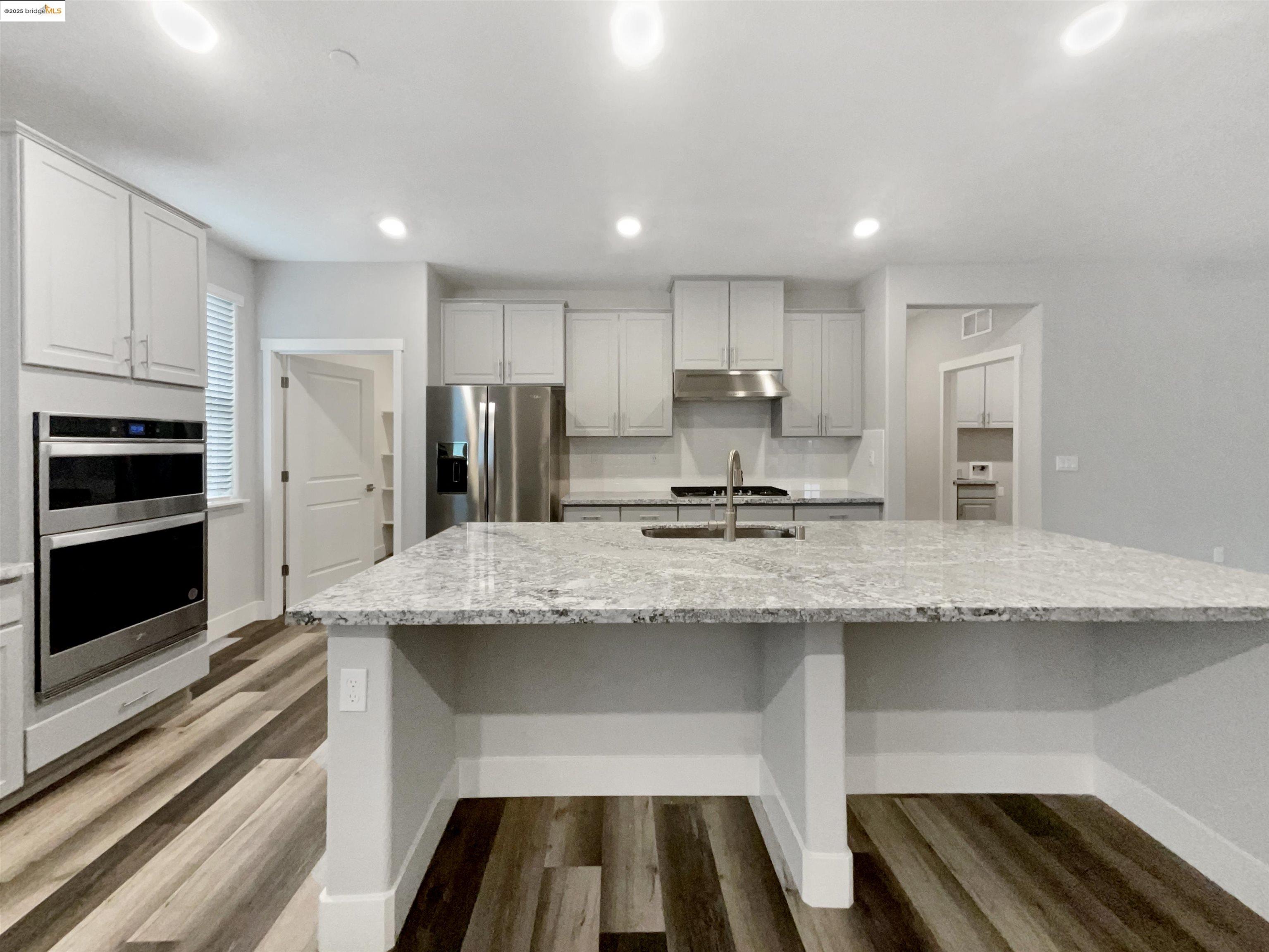 Detail Gallery Image 6 of 43 For 2066 Espana Ln, Rio Vista,  CA 94571 - 3 Beds | 3 Baths