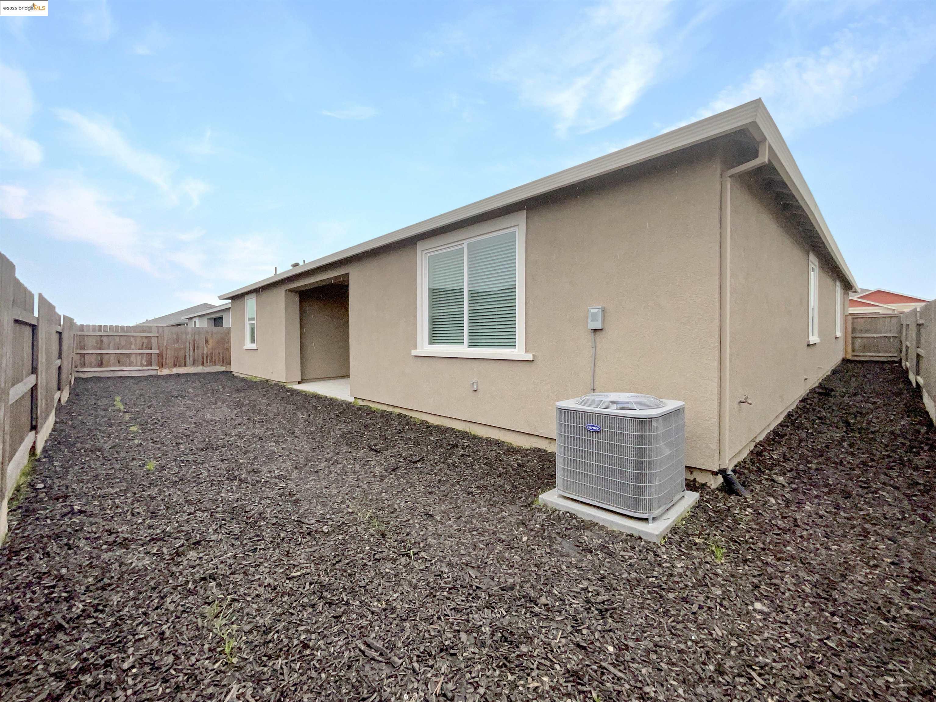 Detail Gallery Image 8 of 43 For 2066 Espana Ln, Rio Vista,  CA 94571 - 3 Beds | 3 Baths