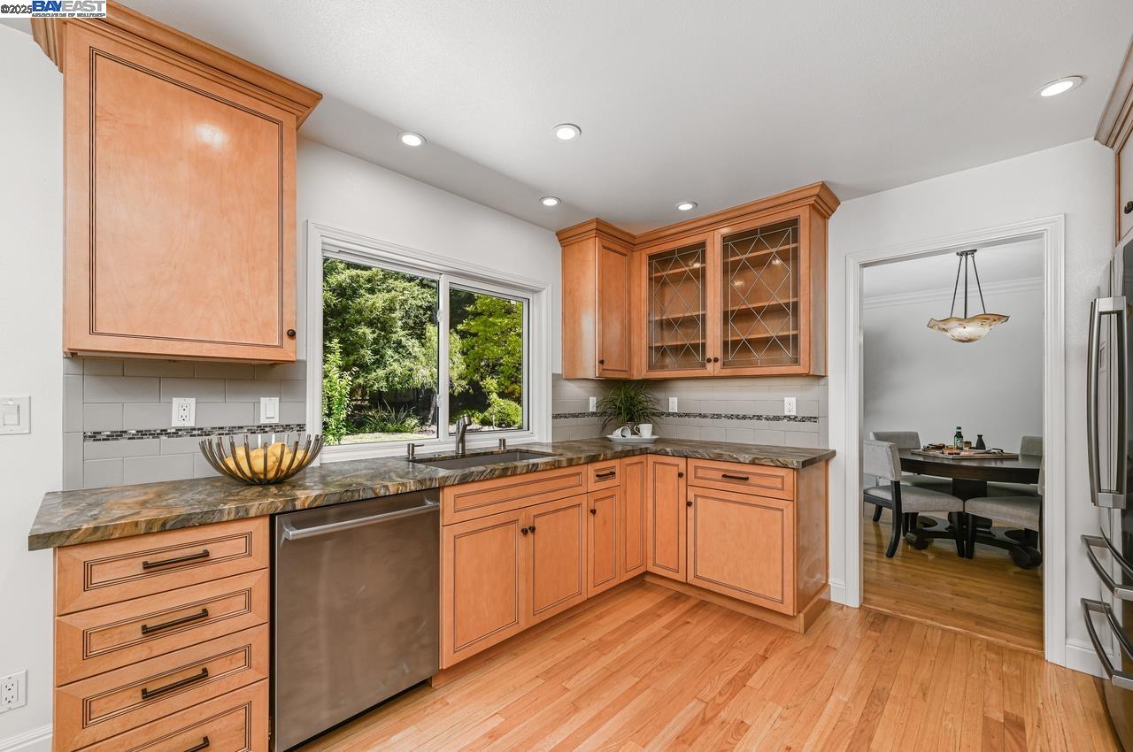 Detail Gallery Image 11 of 45 For 351 Castenada Ct, Danville,  CA 94526 - 4 Beds | 3 Baths