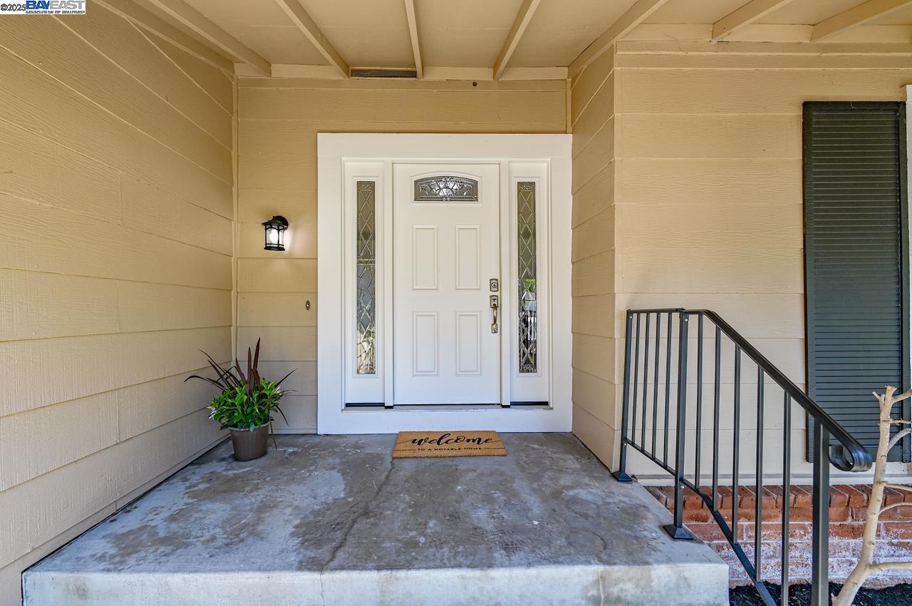 Detail Gallery Image 4 of 45 For 351 Castenada Ct, Danville,  CA 94526 - 4 Beds | 3 Baths