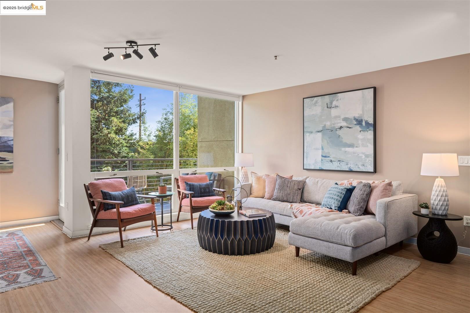 More Details about MLS # 41089918 : 1007 41ST ST # 421