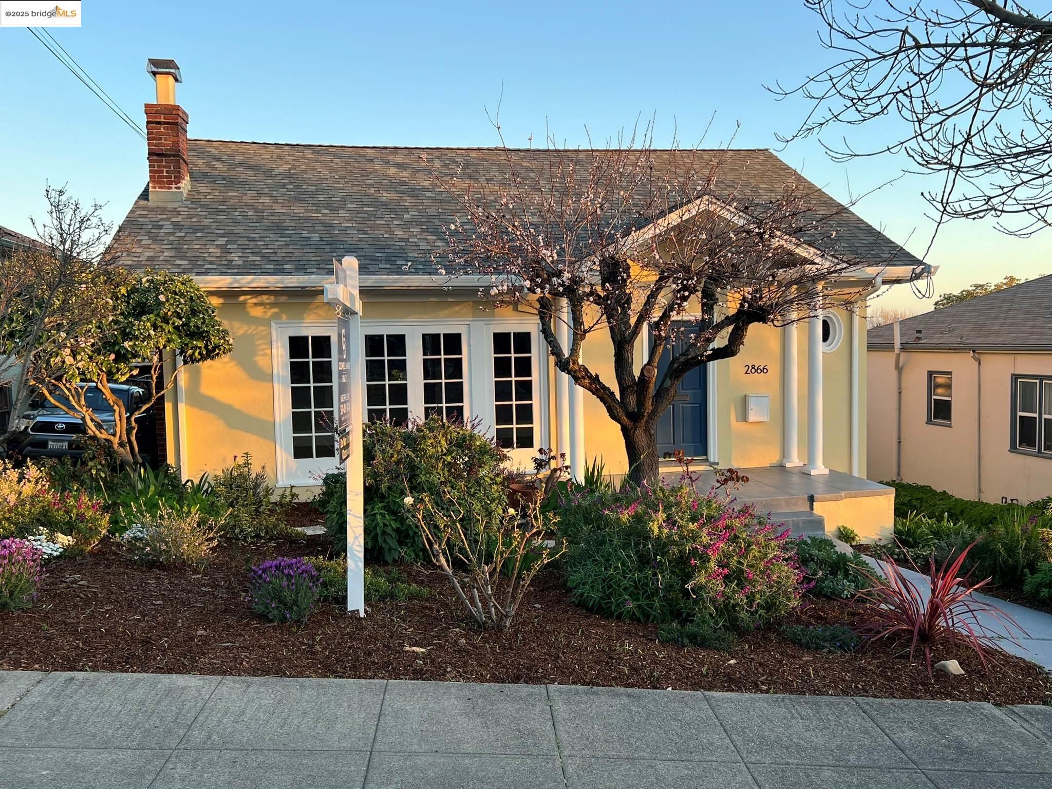 Detail Gallery Image 1 of 1 For 2866 Modesto Ave, Oakland,  CA 94619 - 2 Beds | 1 Baths