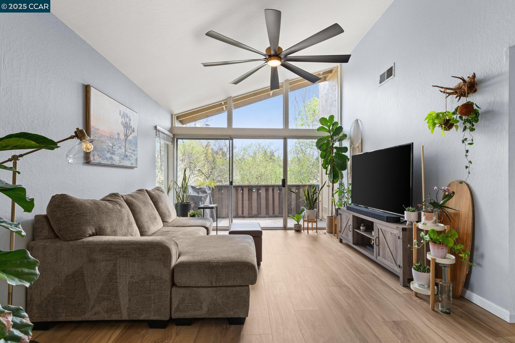 Photo #2: 41089923 Listing 