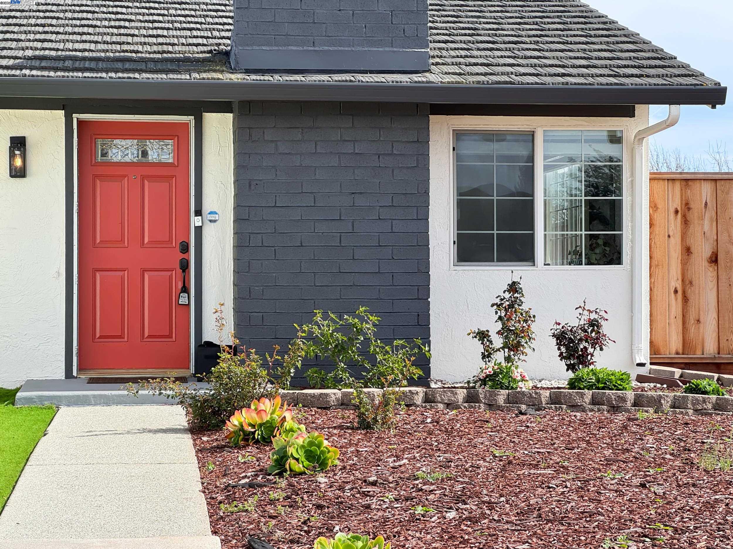Detail Gallery Image 5 of 33 For 1300 Cirolero St, Milpitas,  CA 95035 - 3 Beds | 2 Baths