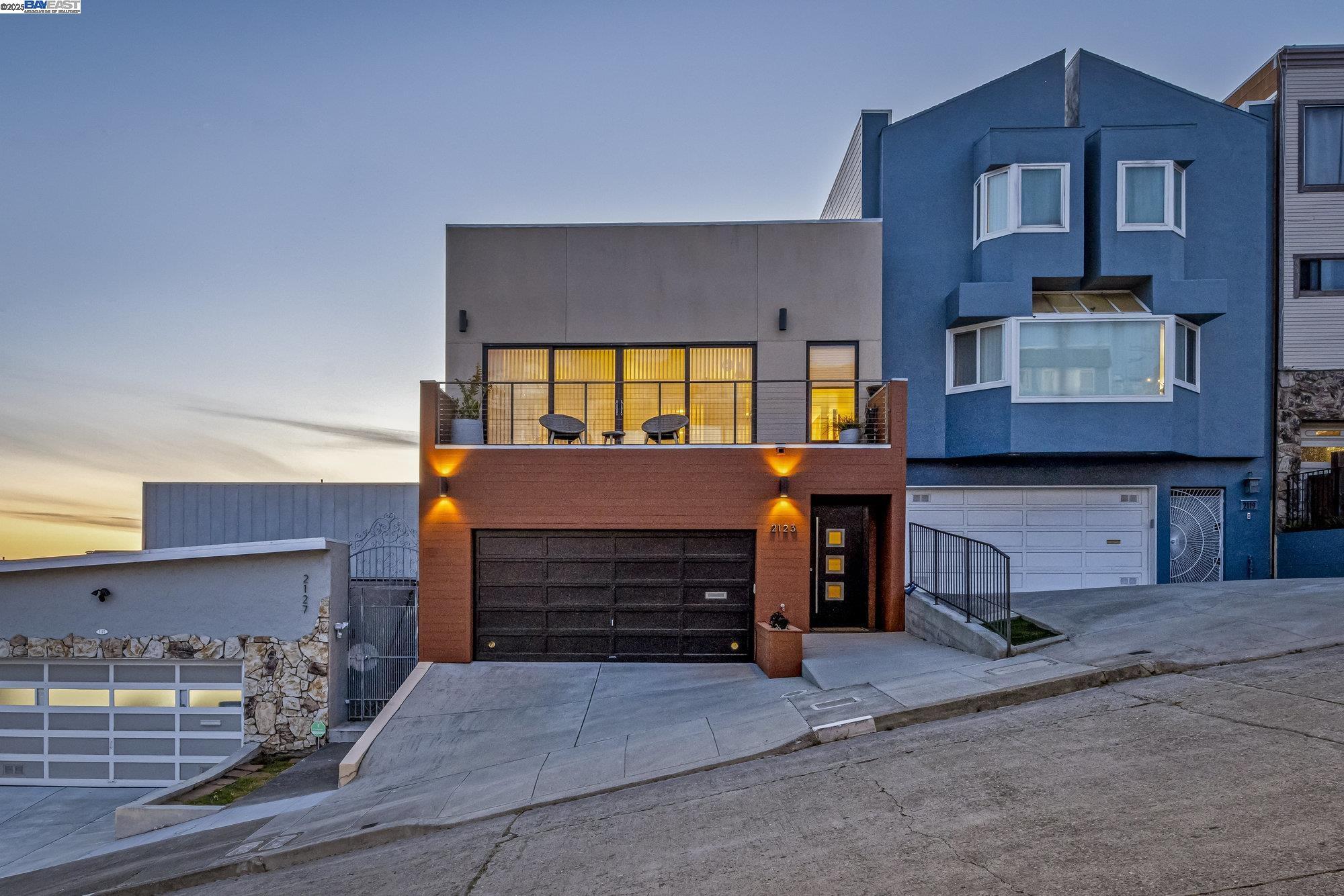 Detail Gallery Image 1 of 59 For 2123 Funston Ave, San Francisco,  CA 94116 - 4 Beds | 3/1 Baths