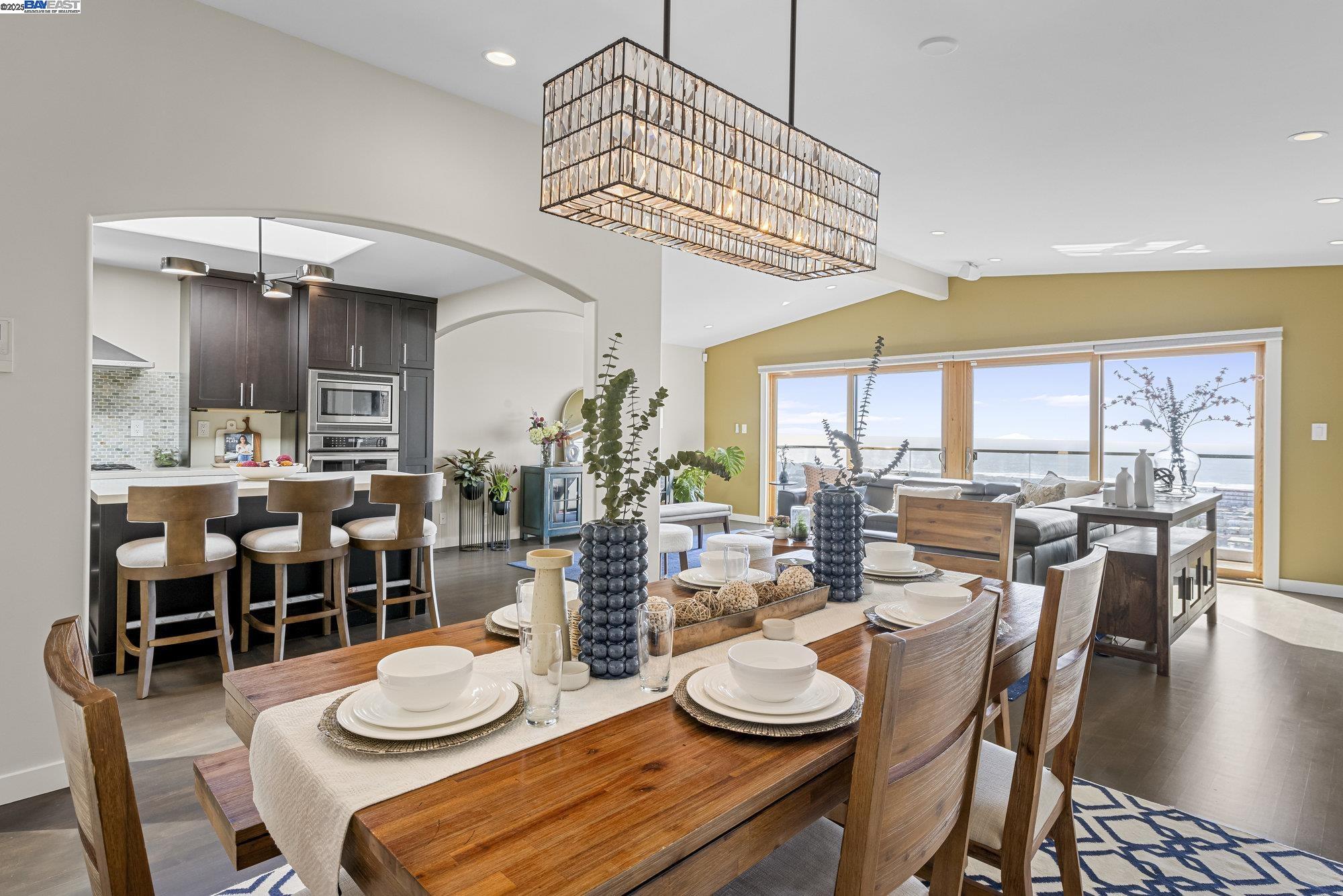 Detail Gallery Image 11 of 59 For 2123 Funston Ave, San Francisco,  CA 94116 - 4 Beds | 3/1 Baths