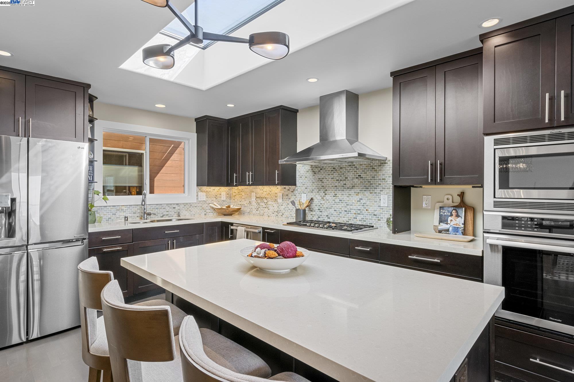 Detail Gallery Image 12 of 59 For 2123 Funston Ave, San Francisco,  CA 94116 - 4 Beds | 3/1 Baths