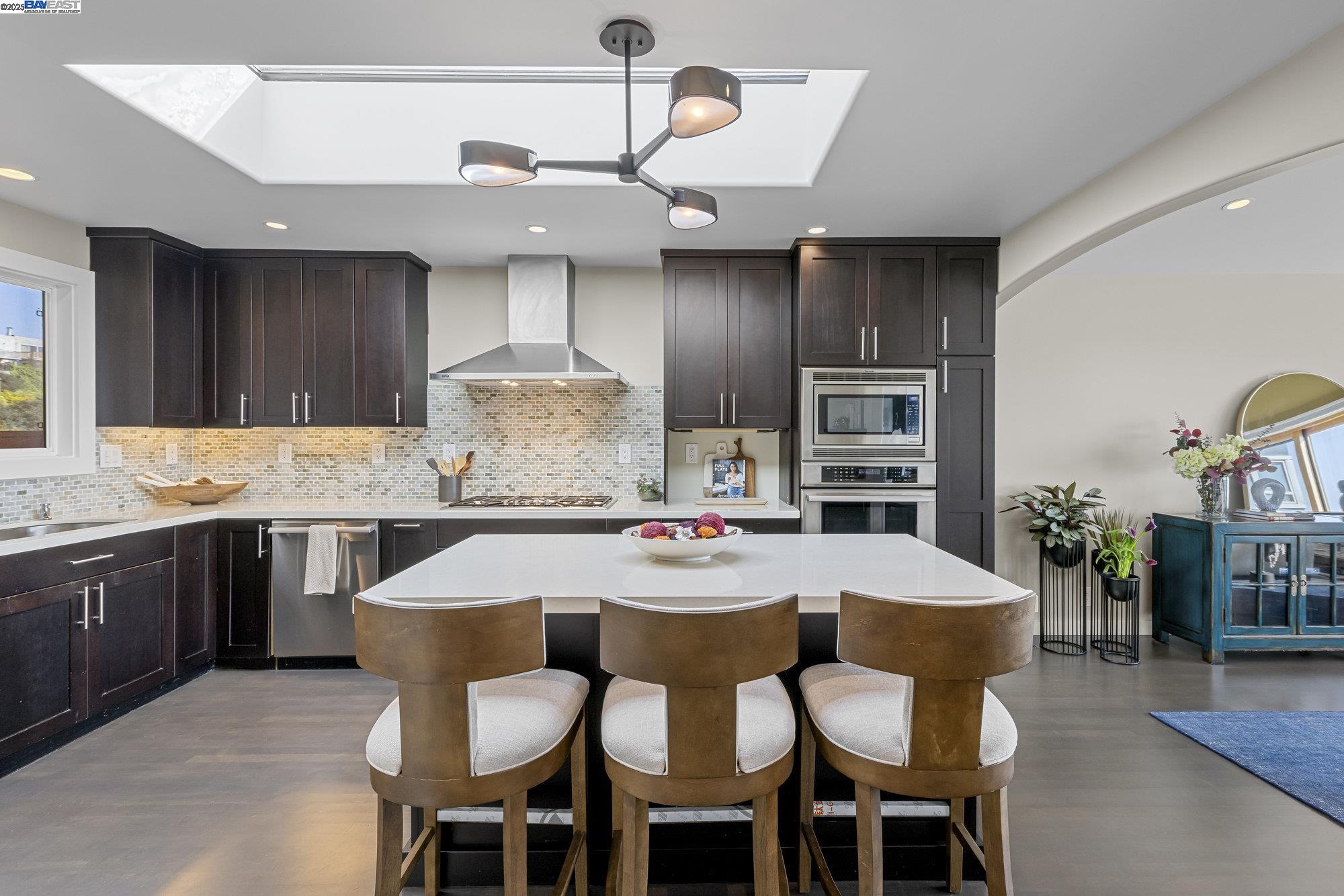 Detail Gallery Image 14 of 59 For 2123 Funston Ave, San Francisco,  CA 94116 - 4 Beds | 3/1 Baths