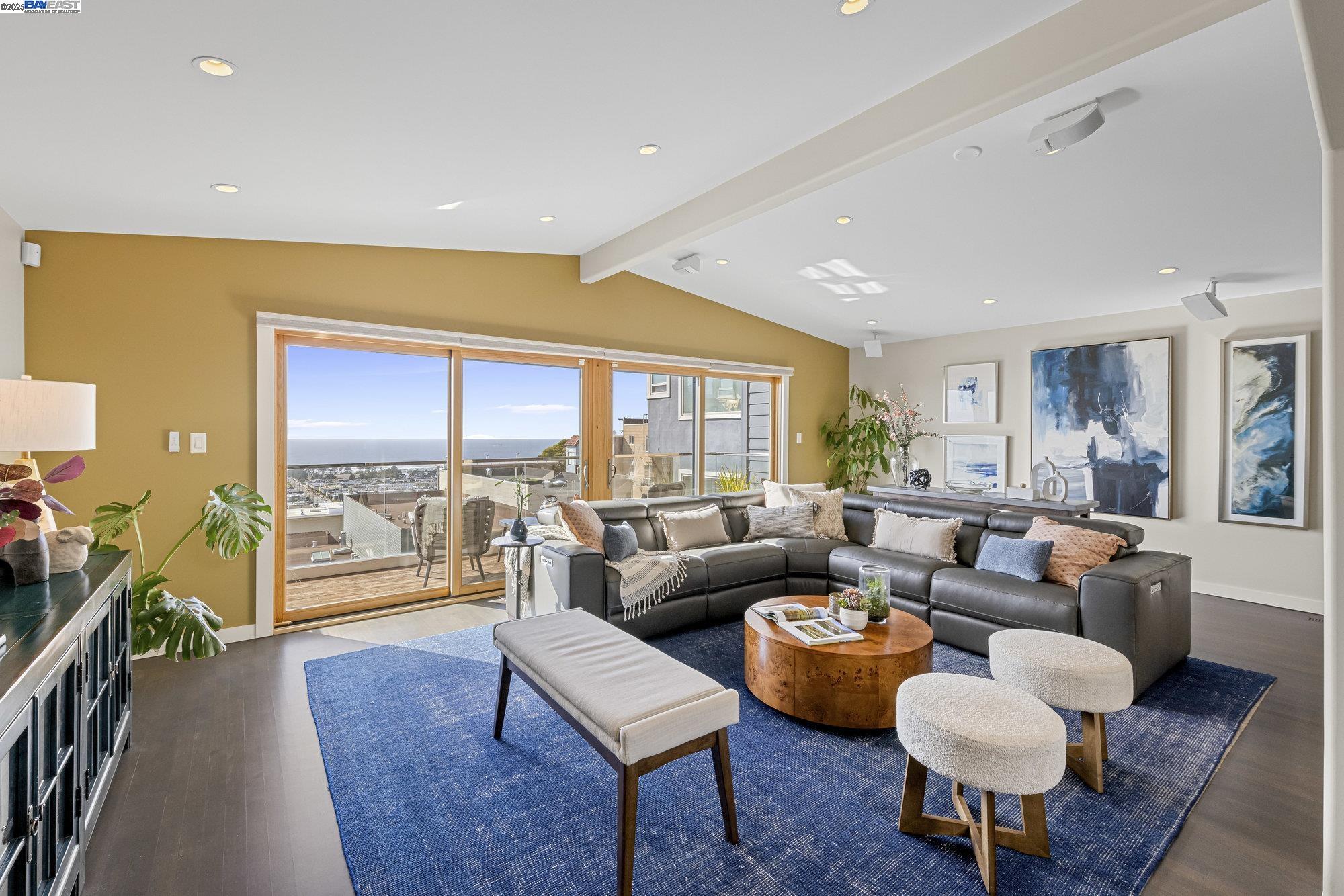 Detail Gallery Image 9 of 59 For 2123 Funston Ave, San Francisco,  CA 94116 - 4 Beds | 3/1 Baths