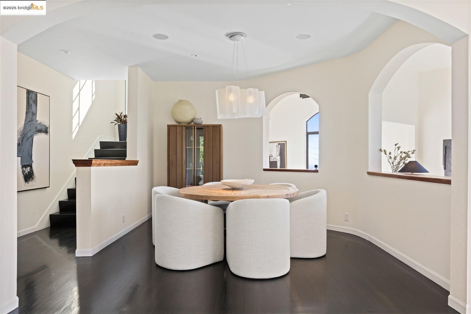 Detail Gallery Image 16 of 49 For 1061 Sterling Ave, Berkeley,  CA 94708 - 3 Beds | 2/1 Baths