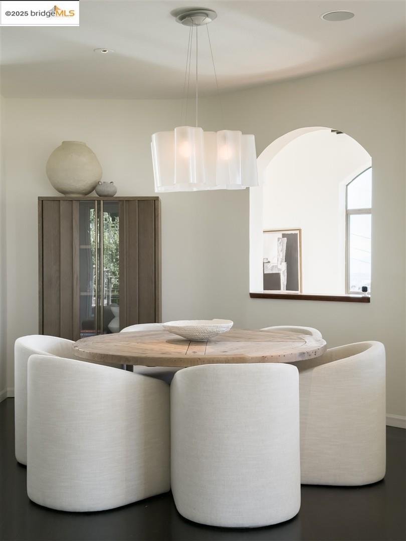 Detail Gallery Image 17 of 49 For 1061 Sterling Ave, Berkeley,  CA 94708 - 3 Beds | 2/1 Baths
