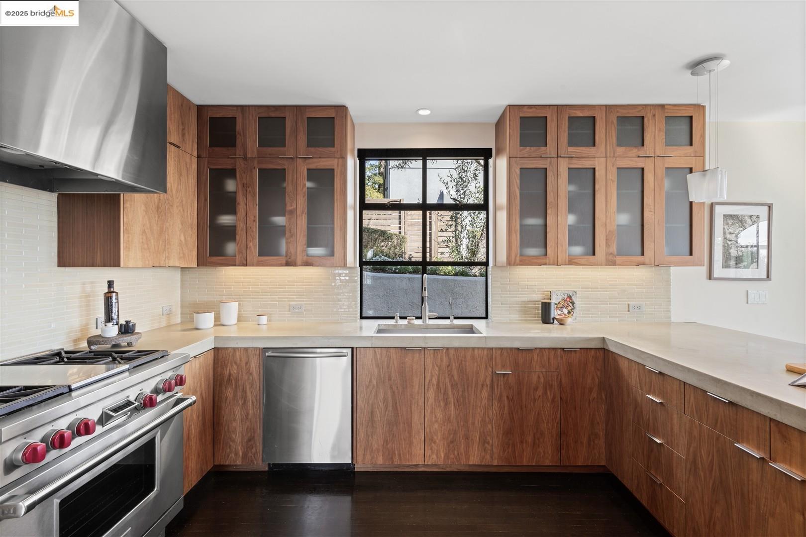 Detail Gallery Image 19 of 49 For 1061 Sterling Ave, Berkeley,  CA 94708 - 3 Beds | 2/1 Baths