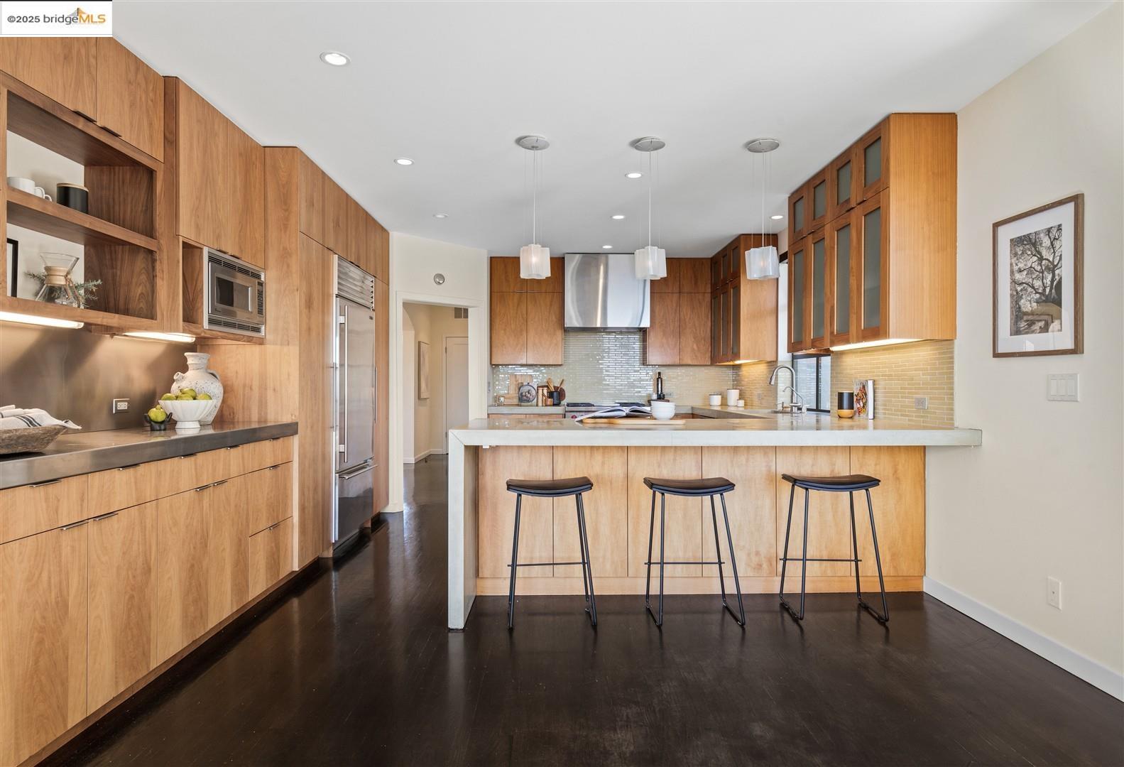 Detail Gallery Image 20 of 49 For 1061 Sterling Ave, Berkeley,  CA 94708 - 3 Beds | 2/1 Baths