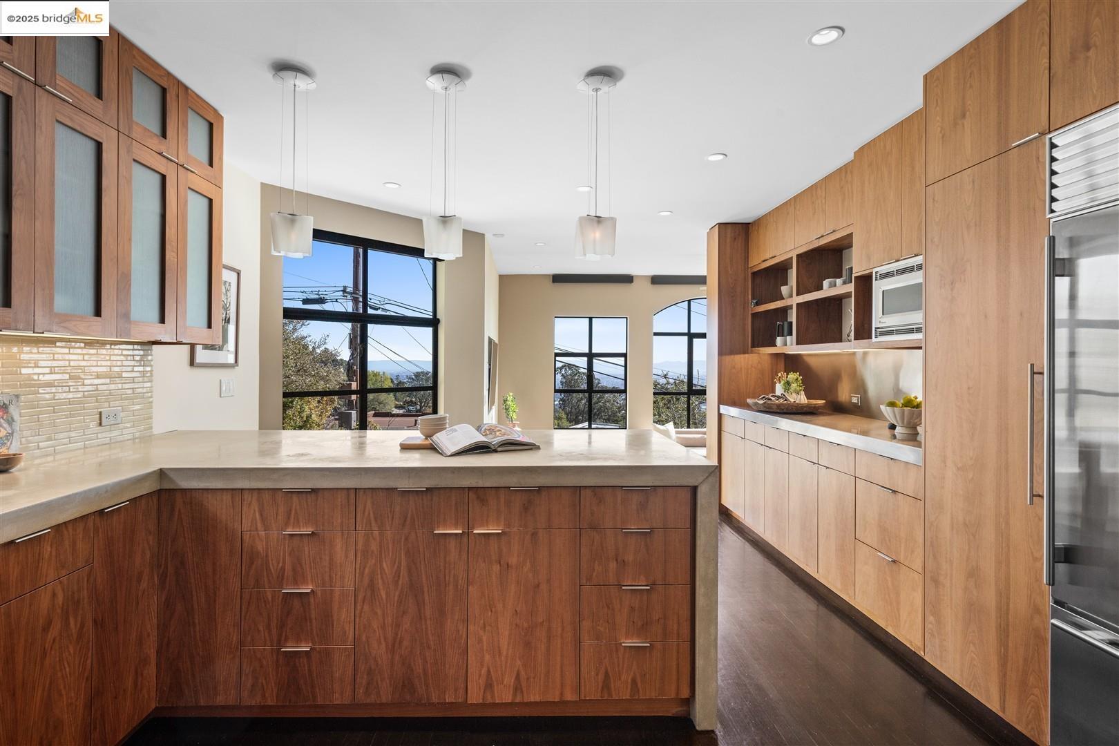 Detail Gallery Image 21 of 49 For 1061 Sterling Ave, Berkeley,  CA 94708 - 3 Beds | 2/1 Baths