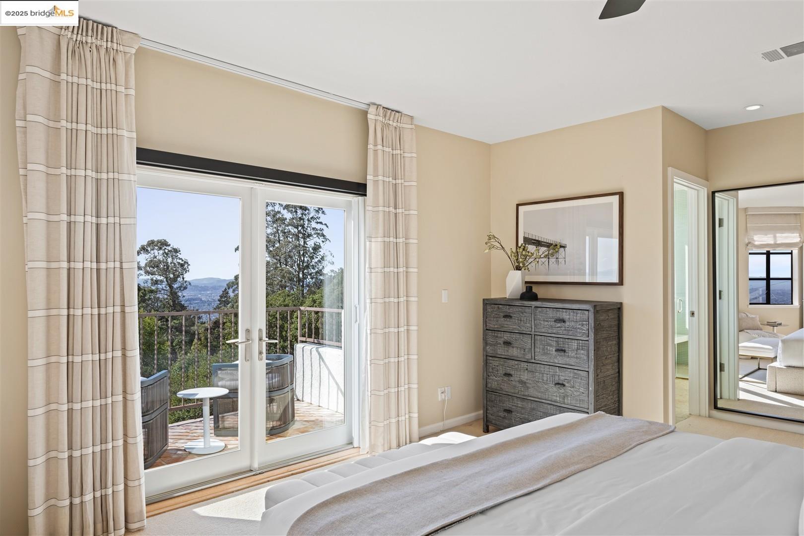 Detail Gallery Image 31 of 49 For 1061 Sterling Ave, Berkeley,  CA 94708 - 3 Beds | 2/1 Baths