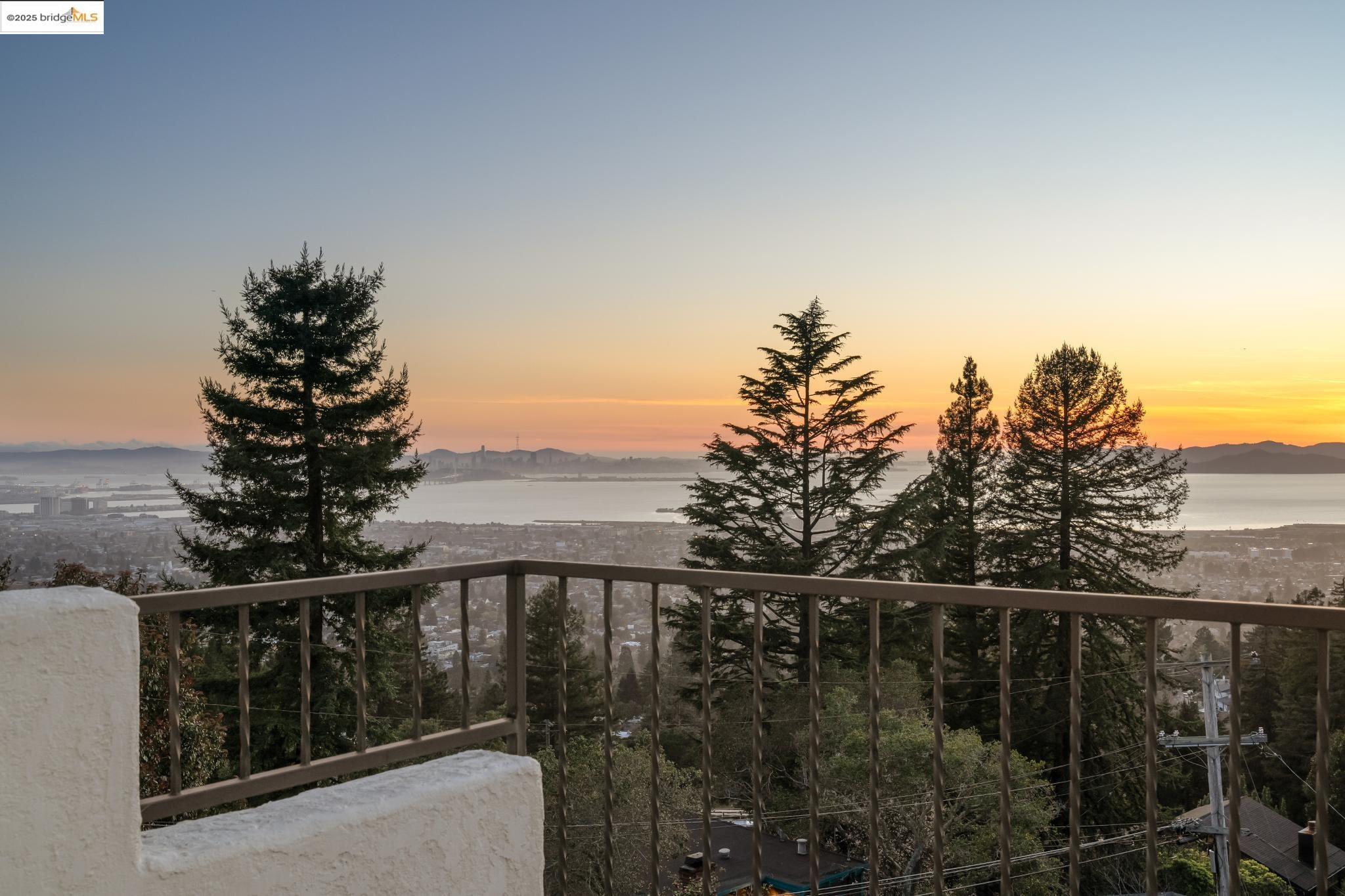 Detail Gallery Image 33 of 49 For 1061 Sterling Ave, Berkeley,  CA 94708 - 3 Beds | 2/1 Baths