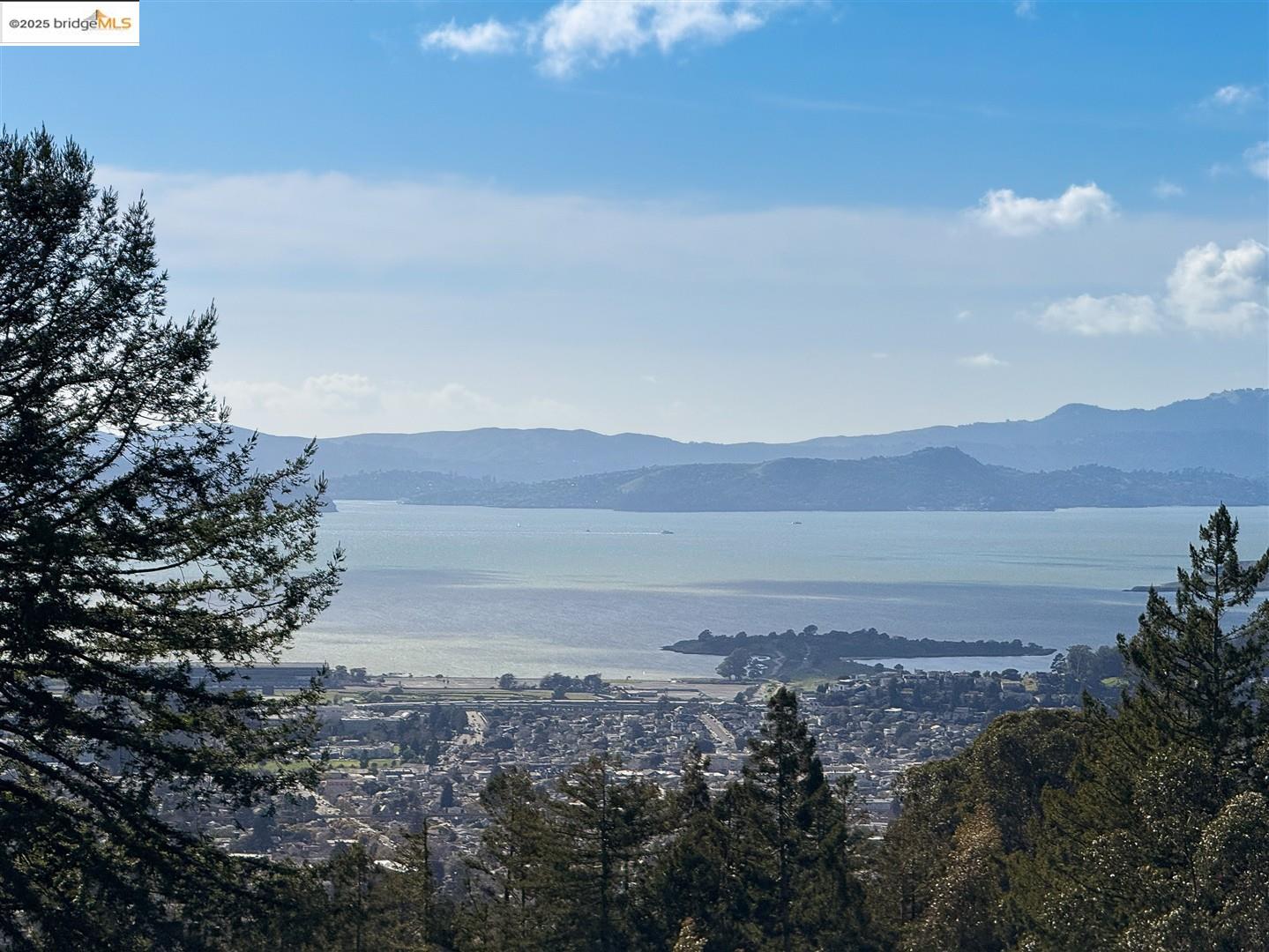 Detail Gallery Image 37 of 49 For 1061 Sterling Ave, Berkeley,  CA 94708 - 3 Beds | 2/1 Baths