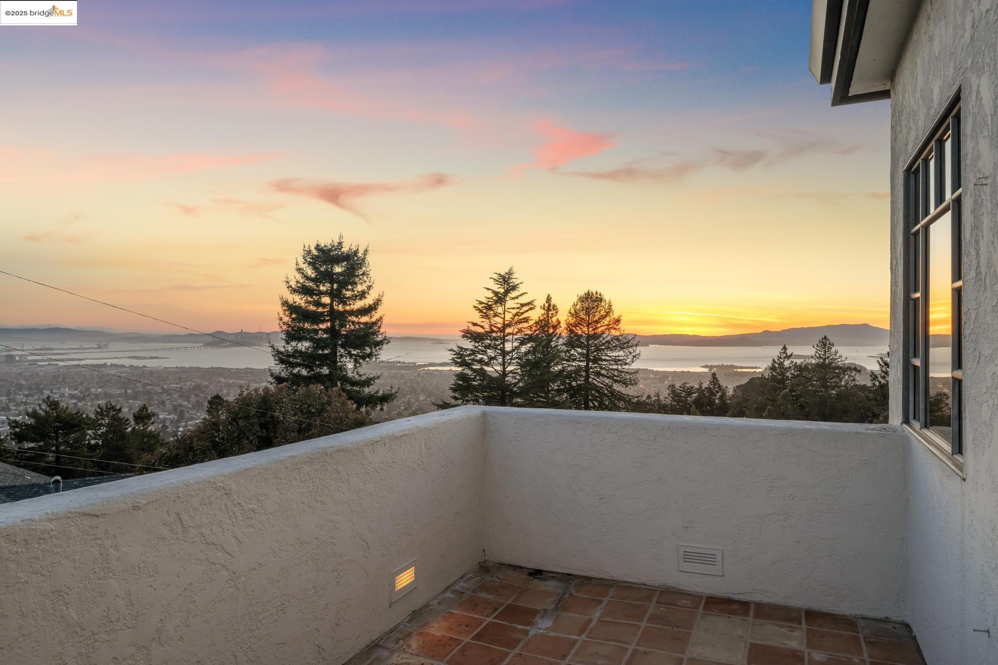 Detail Gallery Image 40 of 49 For 1061 Sterling Ave, Berkeley,  CA 94708 - 3 Beds | 2/1 Baths