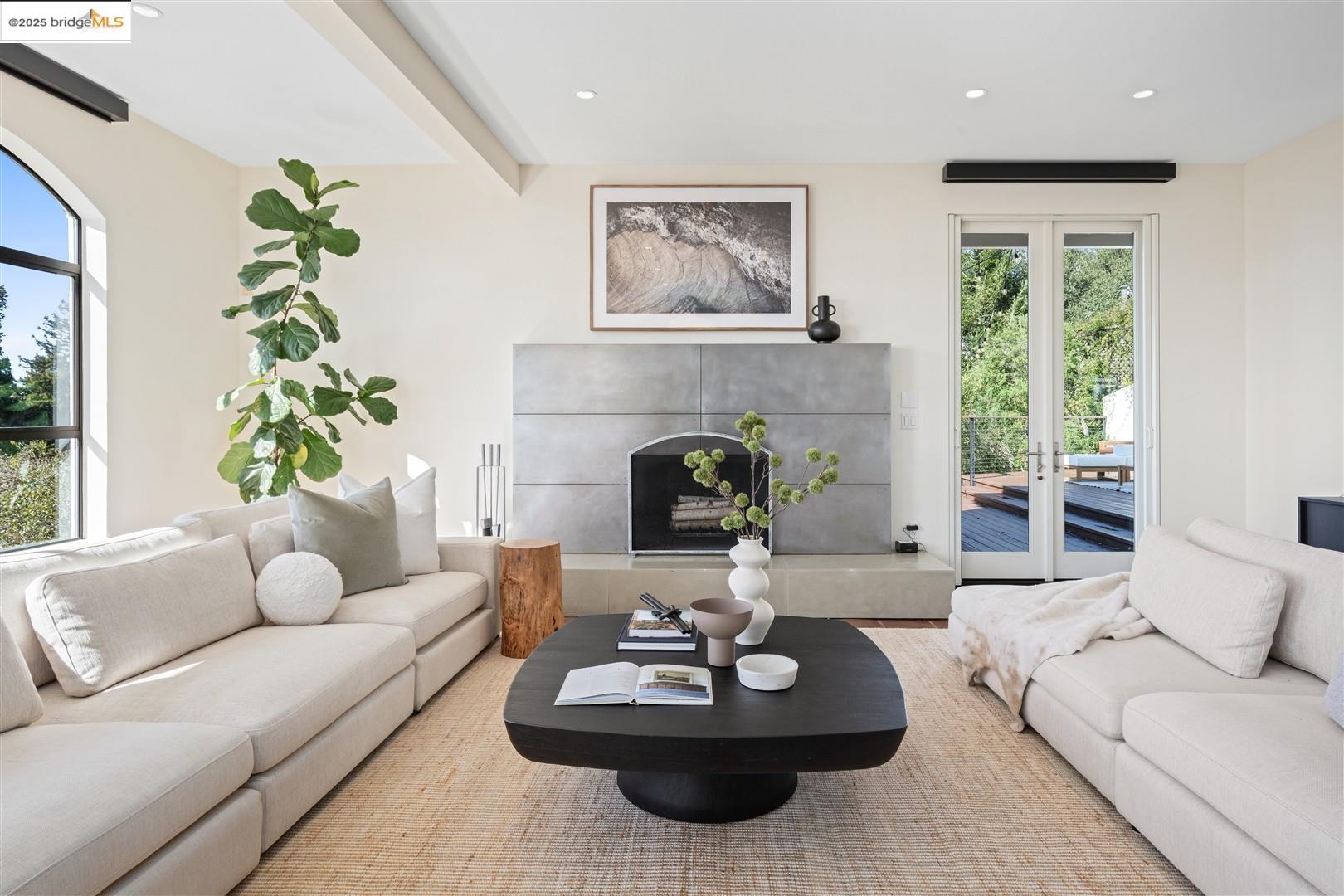 Detail Gallery Image 5 of 49 For 1061 Sterling Ave, Berkeley,  CA 94708 - 3 Beds | 2/1 Baths