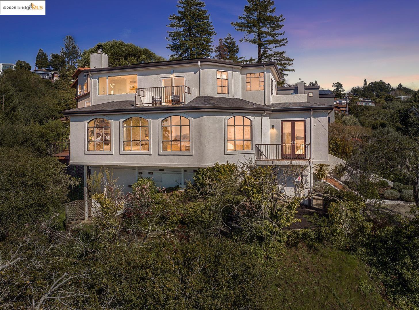 Detail Gallery Image 44 of 49 For 1061 Sterling Ave, Berkeley,  CA 94708 - 3 Beds | 2/1 Baths
