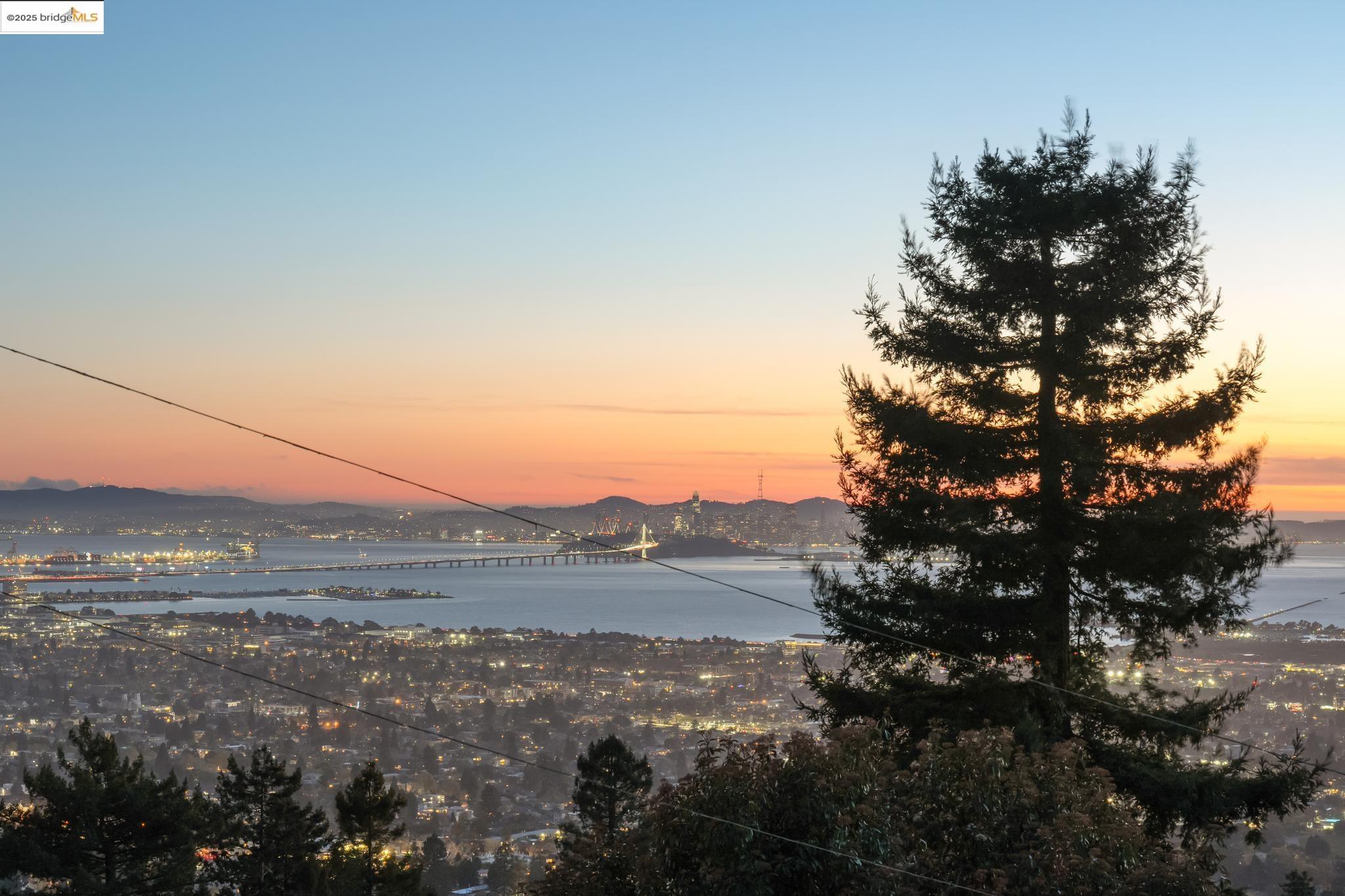 Detail Gallery Image 8 of 49 For 1061 Sterling Ave, Berkeley,  CA 94708 - 3 Beds | 2/1 Baths